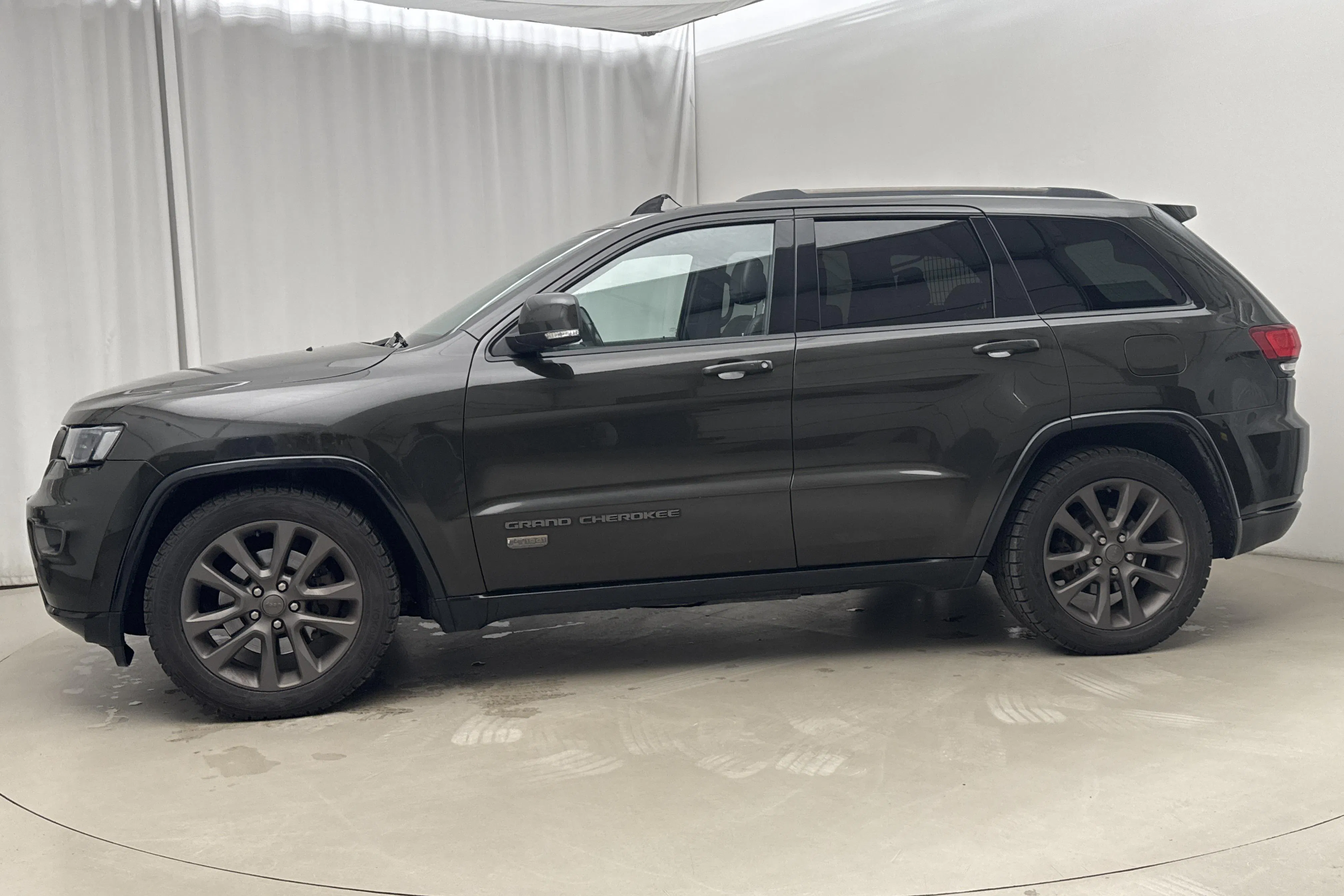 Presentationsfoto 2 av 21: Jeep Grand Cherokee 3.0 CRD V6 AWD (250hk) - 17 922 mil - Automat - grön - 2016