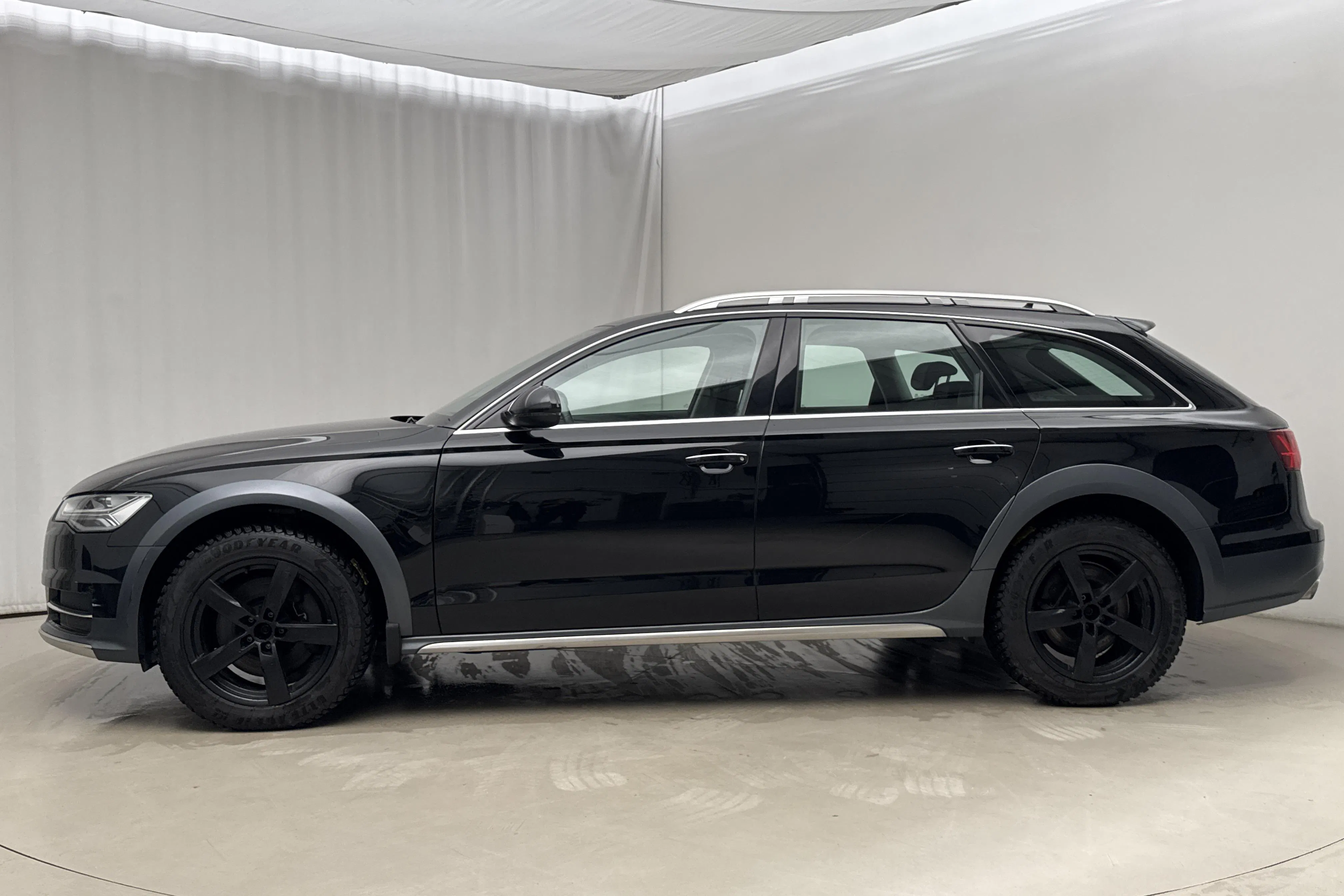Presentationsfoto 2 av 18: Audi A6 Allroad 3.0 TDI quattro (218hk) - 12 042 mil - Automat - svart - 2017