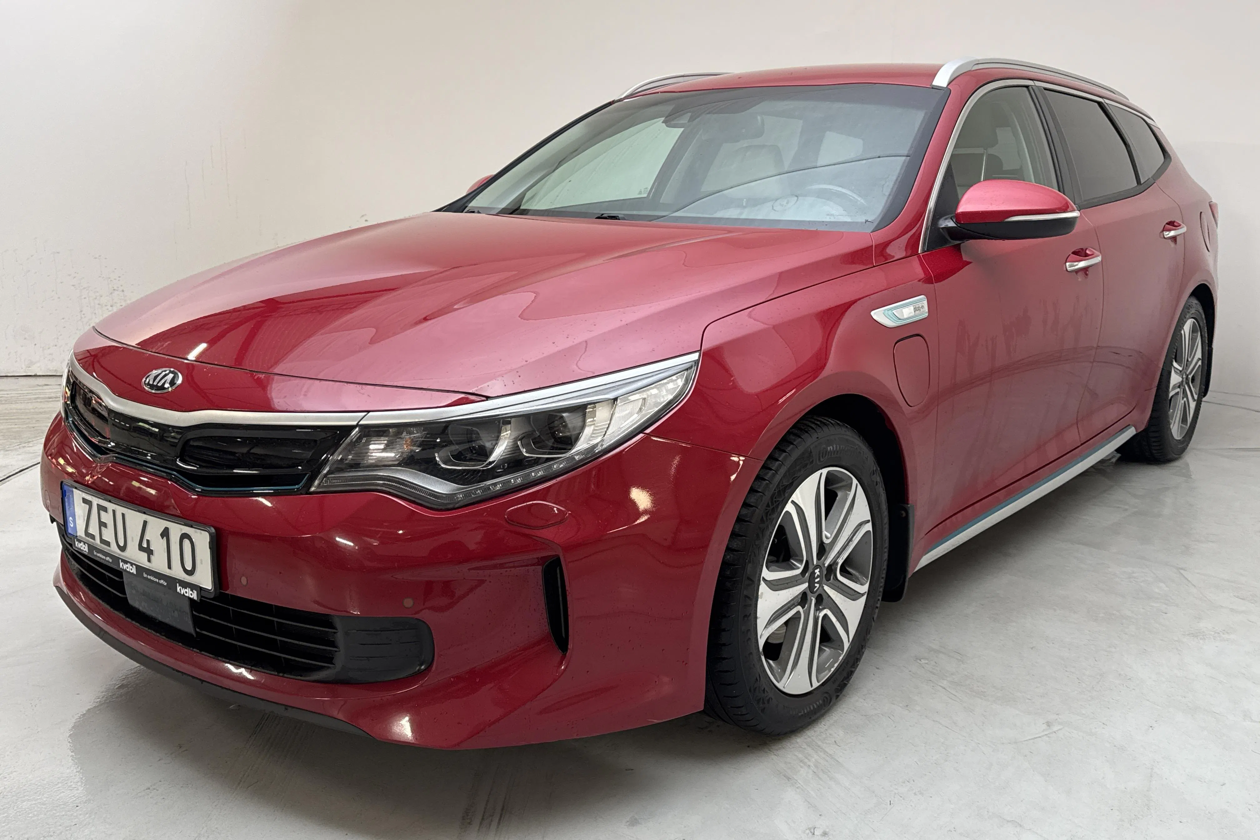 Presentationsfoto 1 av 16: KIA Optima 2.0 GDi Plug-in Hybrid SW (205hk) - 13 606 mil - Automat - röd - 2018