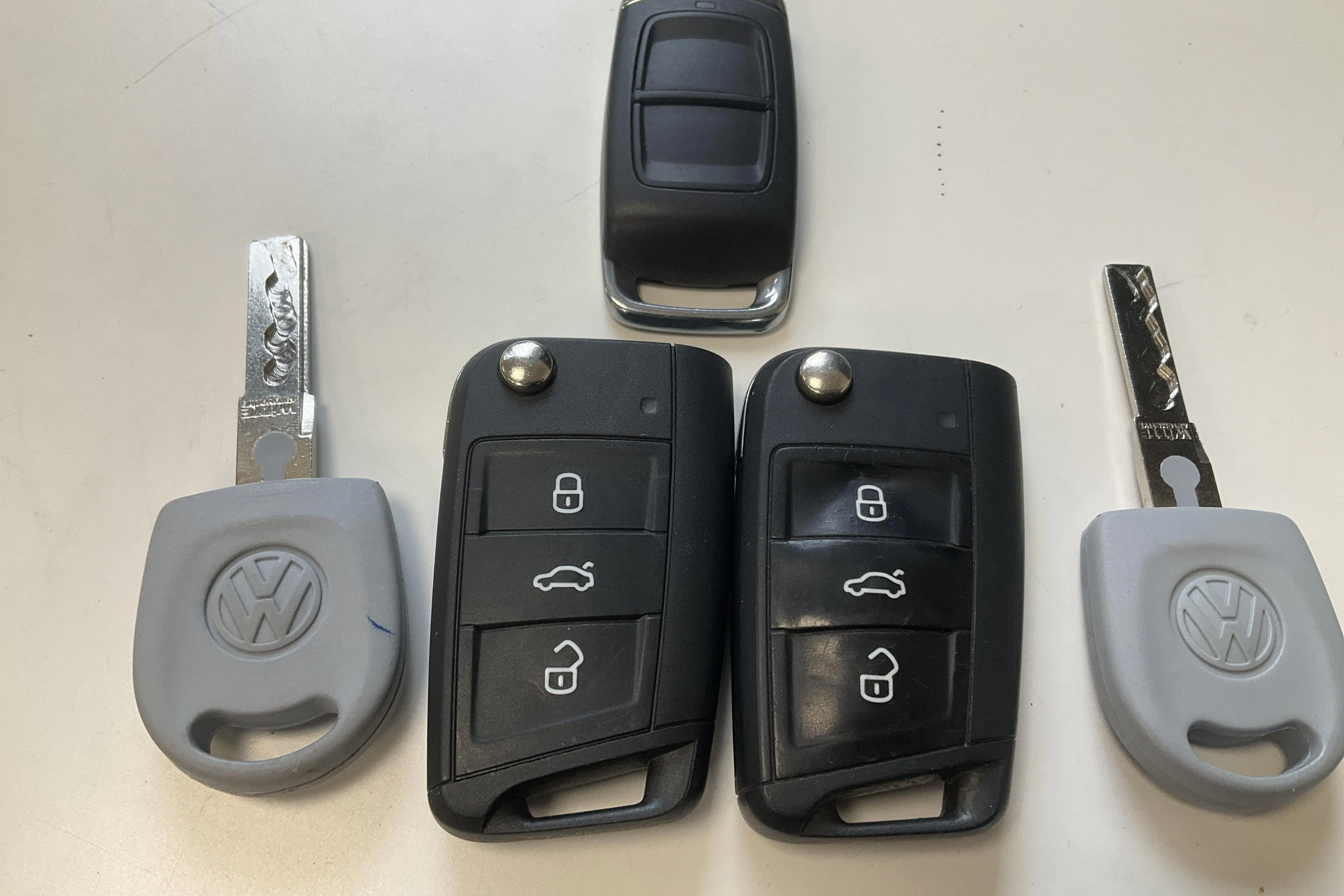 Presentationsfoto 15 av 15: VW Caravelle TDI (150hk) - 7 337 mil - Automat - vit - 2023