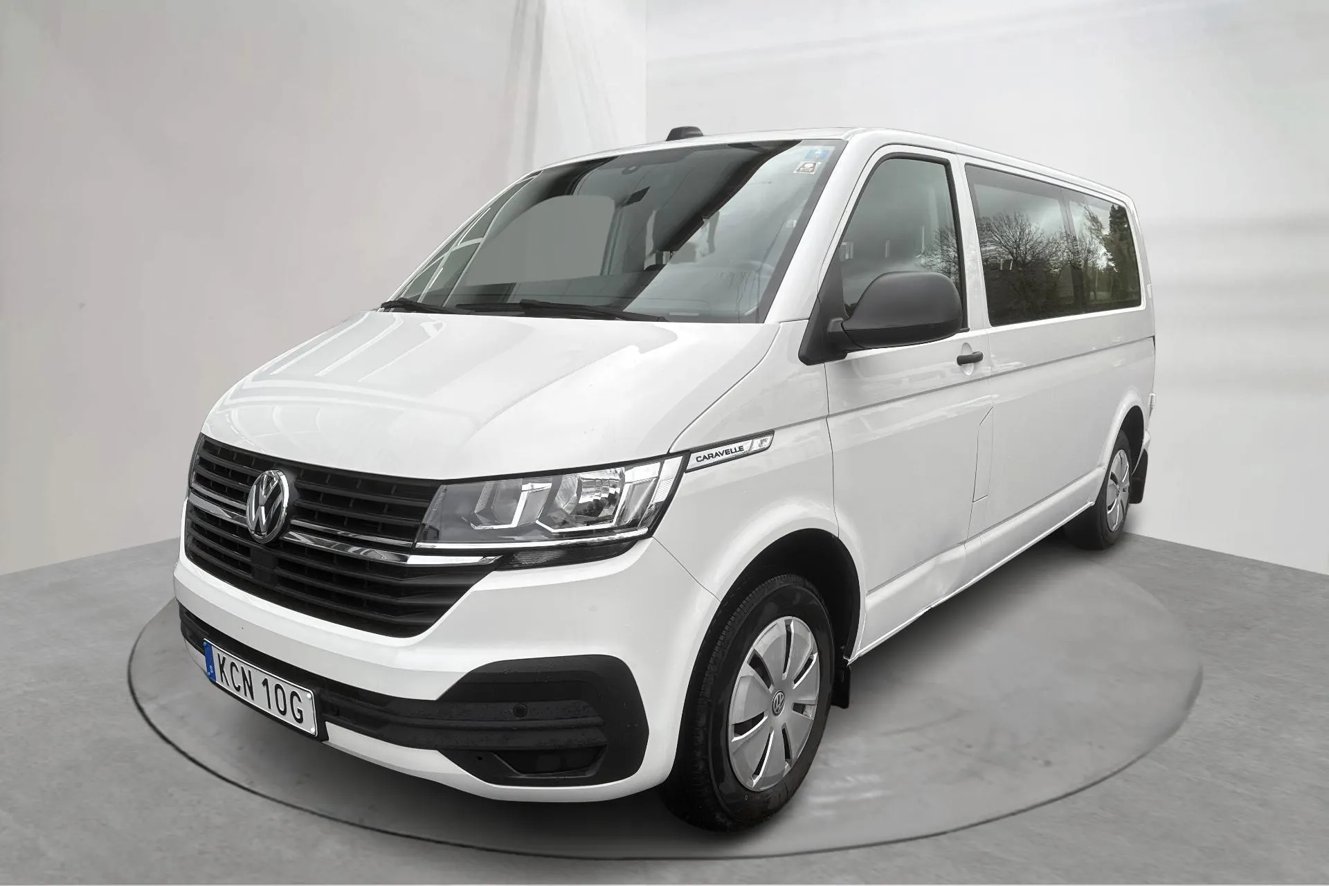 Presentationsfoto 1 av 15: VW Caravelle TDI (150hk) - 7 337 mil - Automat - vit - 2023