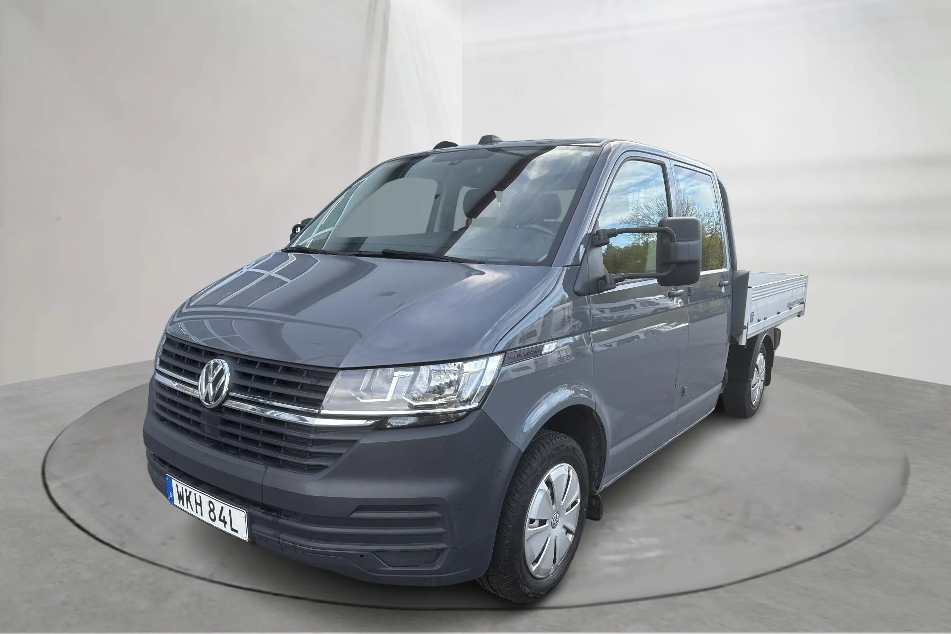 Presentationsfoto 1 av 13: VW Transporter Pickup T6.1 TDI (110hk) - 5 795 mil - Manuell - grå - 2023