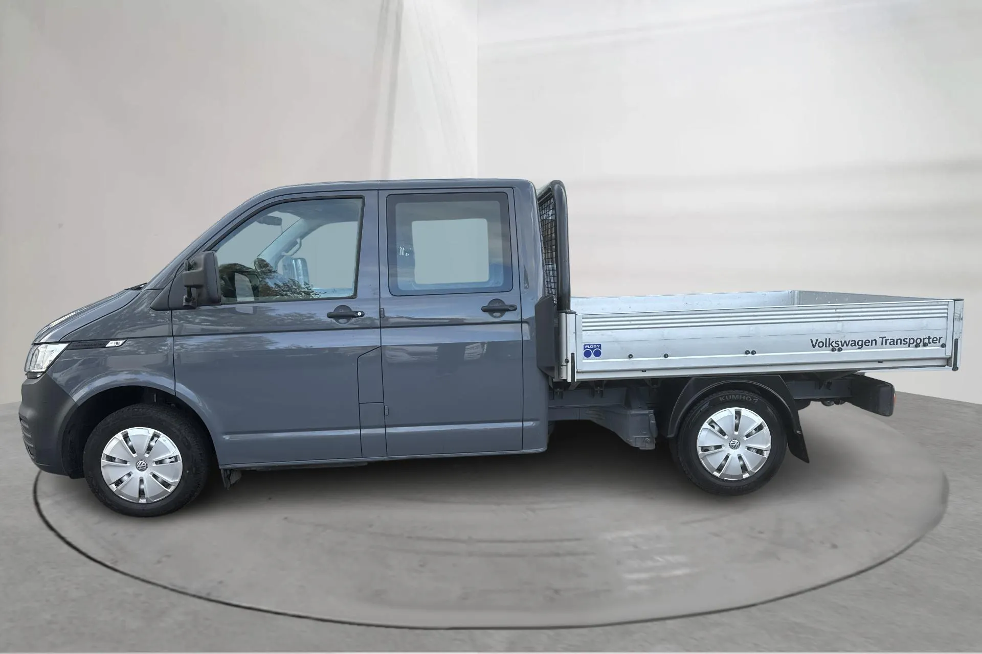 Presentationsfoto 2 av 13: VW Transporter Pickup T6.1 TDI (110hk) - 5 795 mil - Manuell - grå - 2023