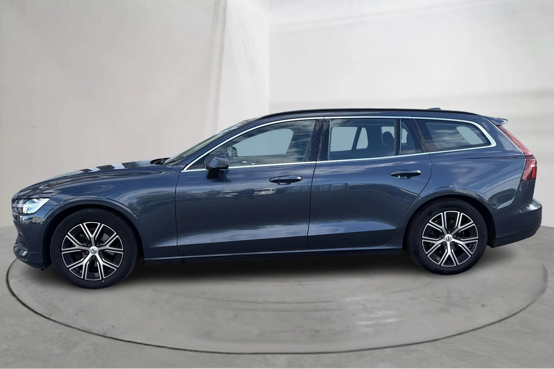 Presentation photo 2 of 17: Volvo V60 B4 Mildhybrid, Diesel (197hk) - 151 720 km - Automatic - dark blue - 2023