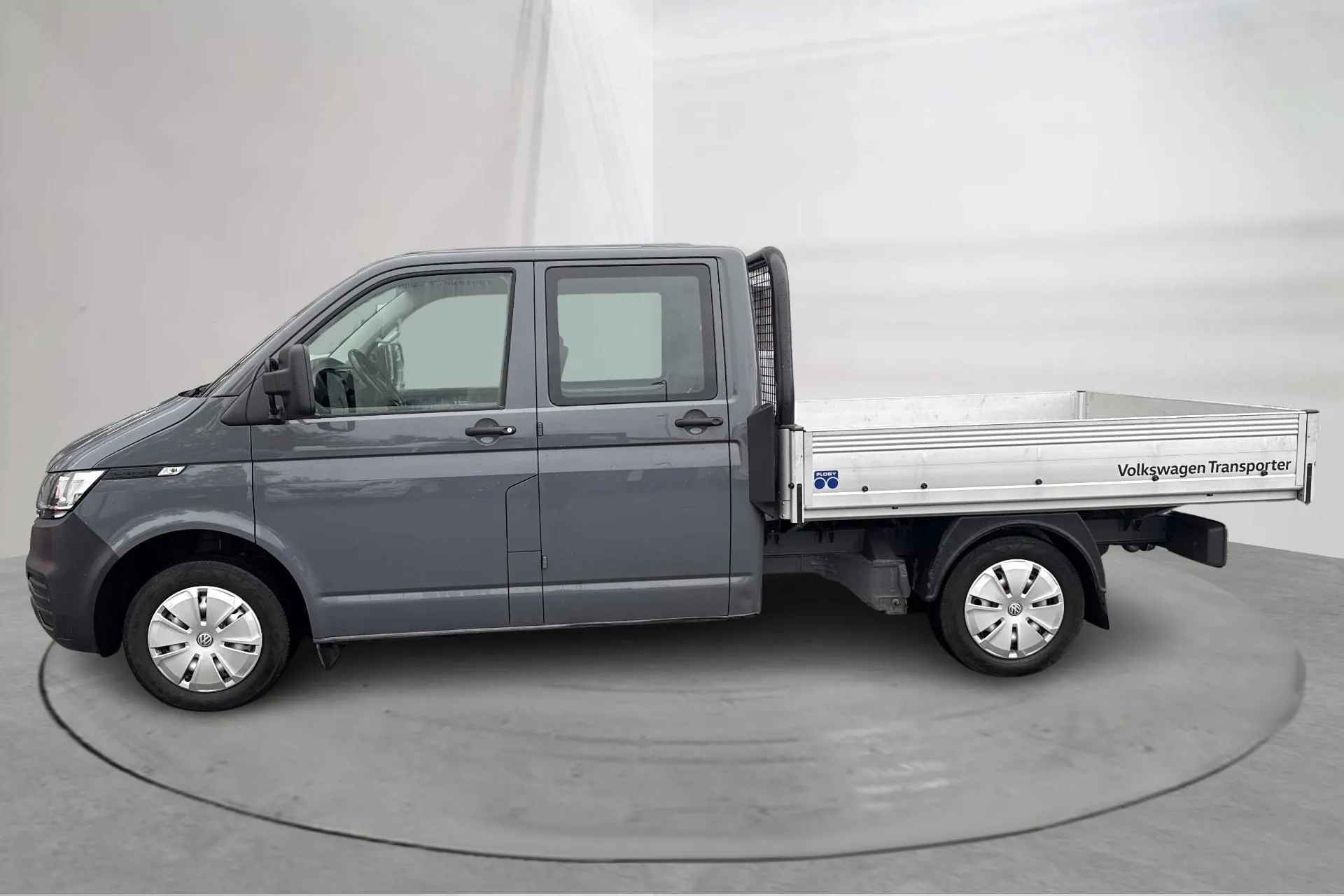 Presentationsfoto 2 av 13: VW Transporter Pickup T6.1 TDI (110hk) - 4 829 mil - Manuell - grå - 2023