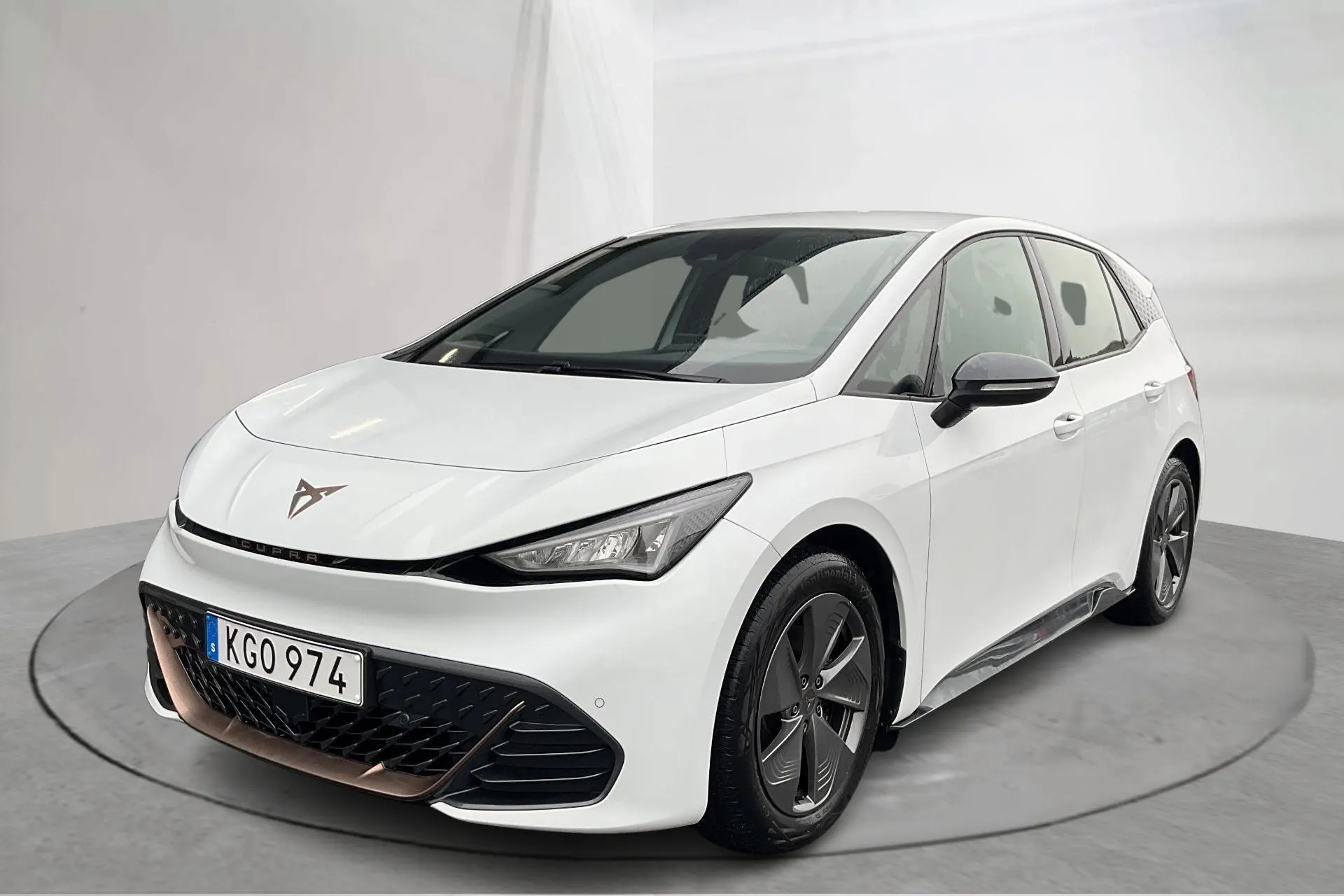 Presentation photo 1 of 20: Cupra Born 58kWh (204hk) - 50 110 km - Automatic - white - 2023