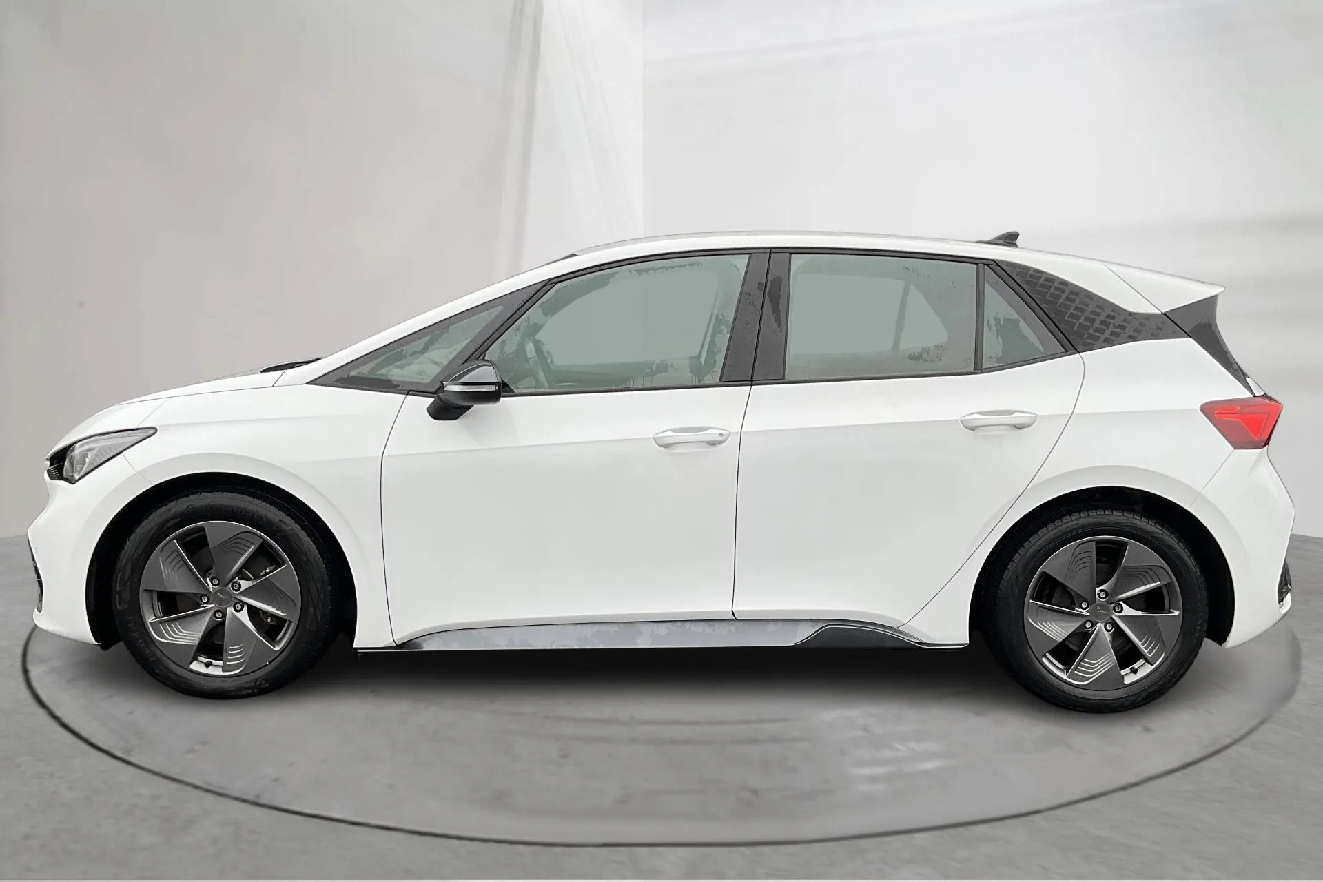 Presentation photo 2 of 20: Cupra Born 58kWh (204hk) - 50 110 km - Automatic - white - 2023