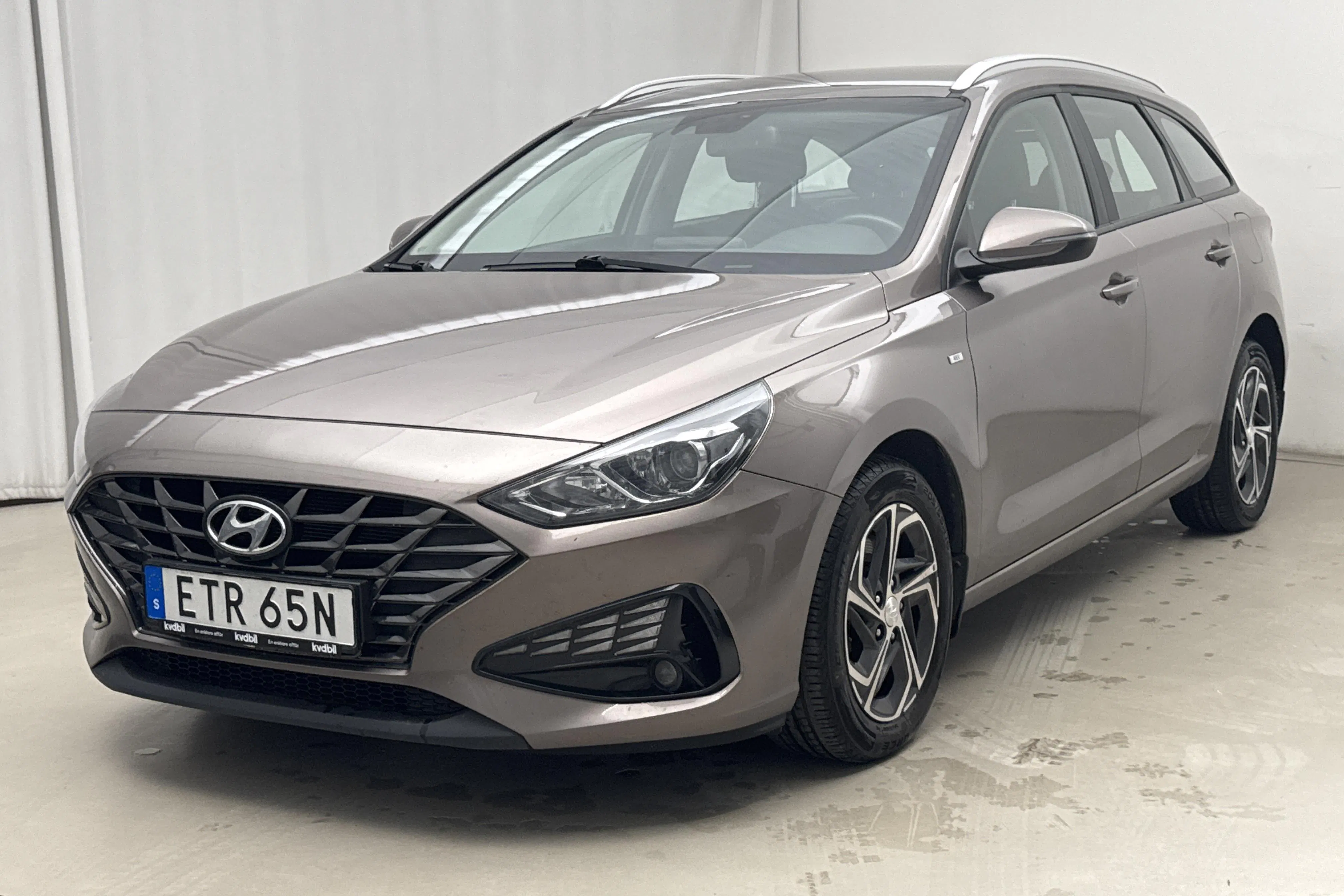 Presentationsfoto 1 av 17: Hyundai i30 1.0 T-GDi Kombi (120hk) - 15 618 mil - Manuell - brun - 2022