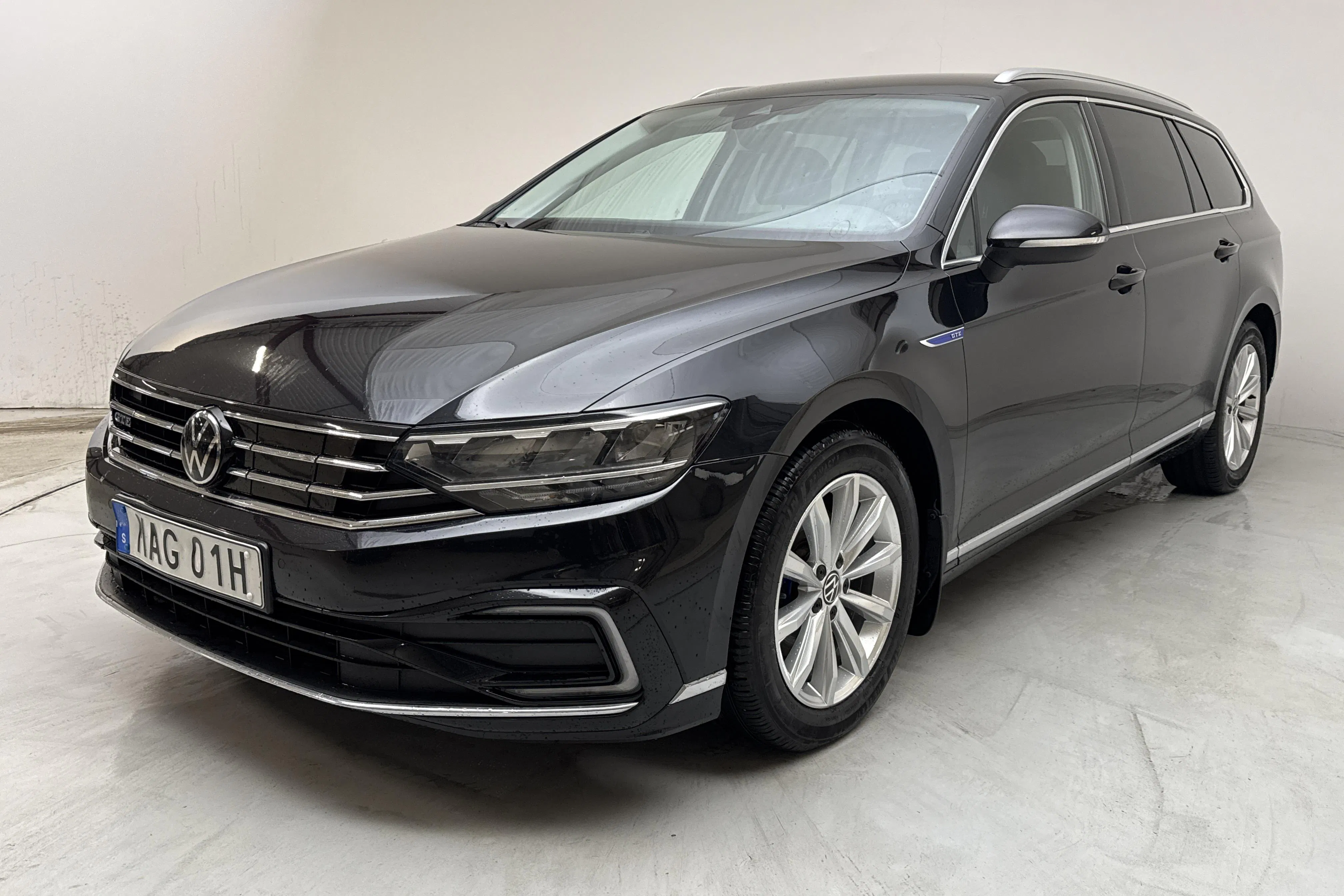 Presentationsfoto 1 av 15: VW Passat 1.4 GTE Sportscombi (218hk) - 12 892 mil - Automat - svart - 2023