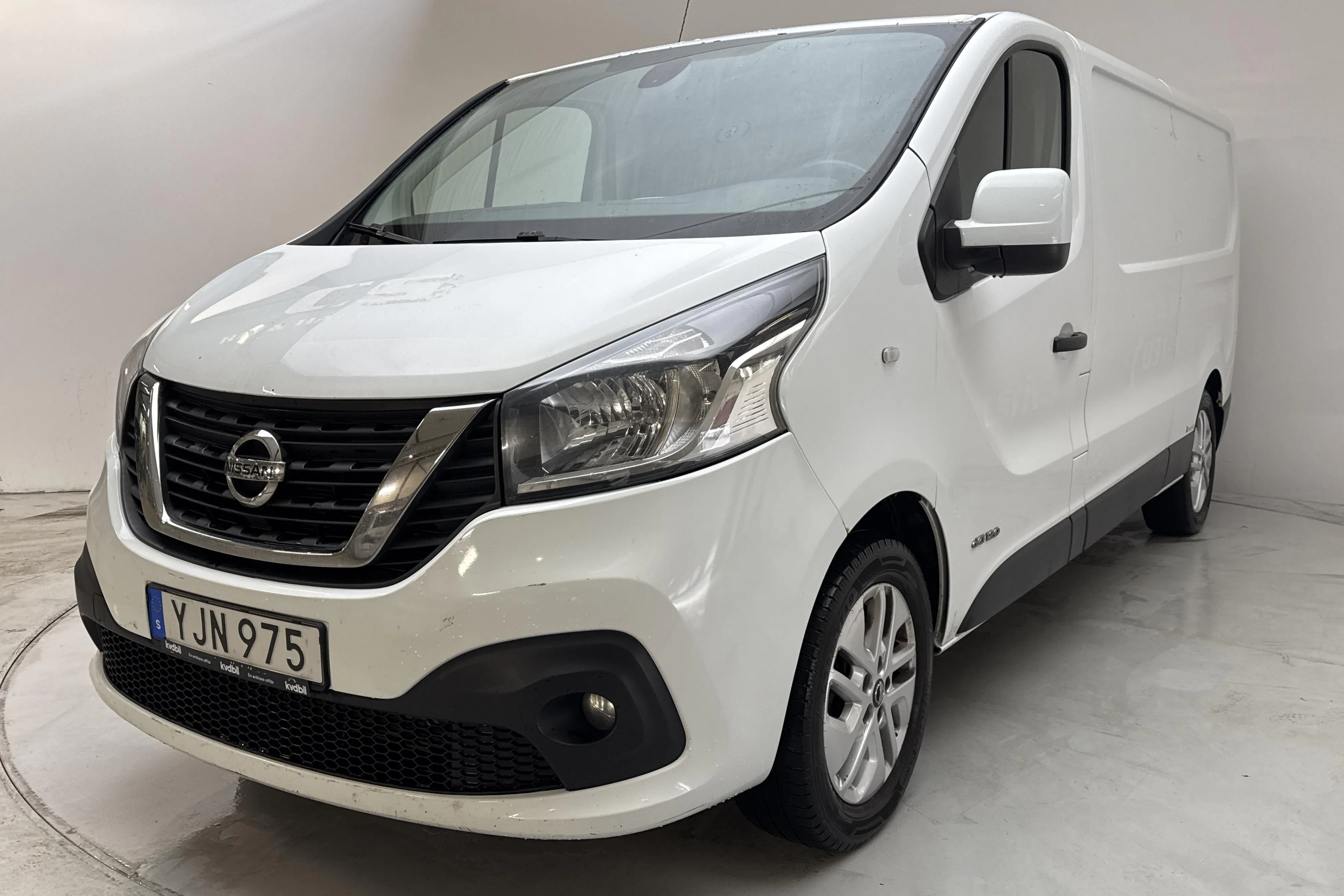 Presentation photo 1 of 13: Nissan NV300 1.6 dCi (120hk) - 135 170 km - Manual - white - 2017