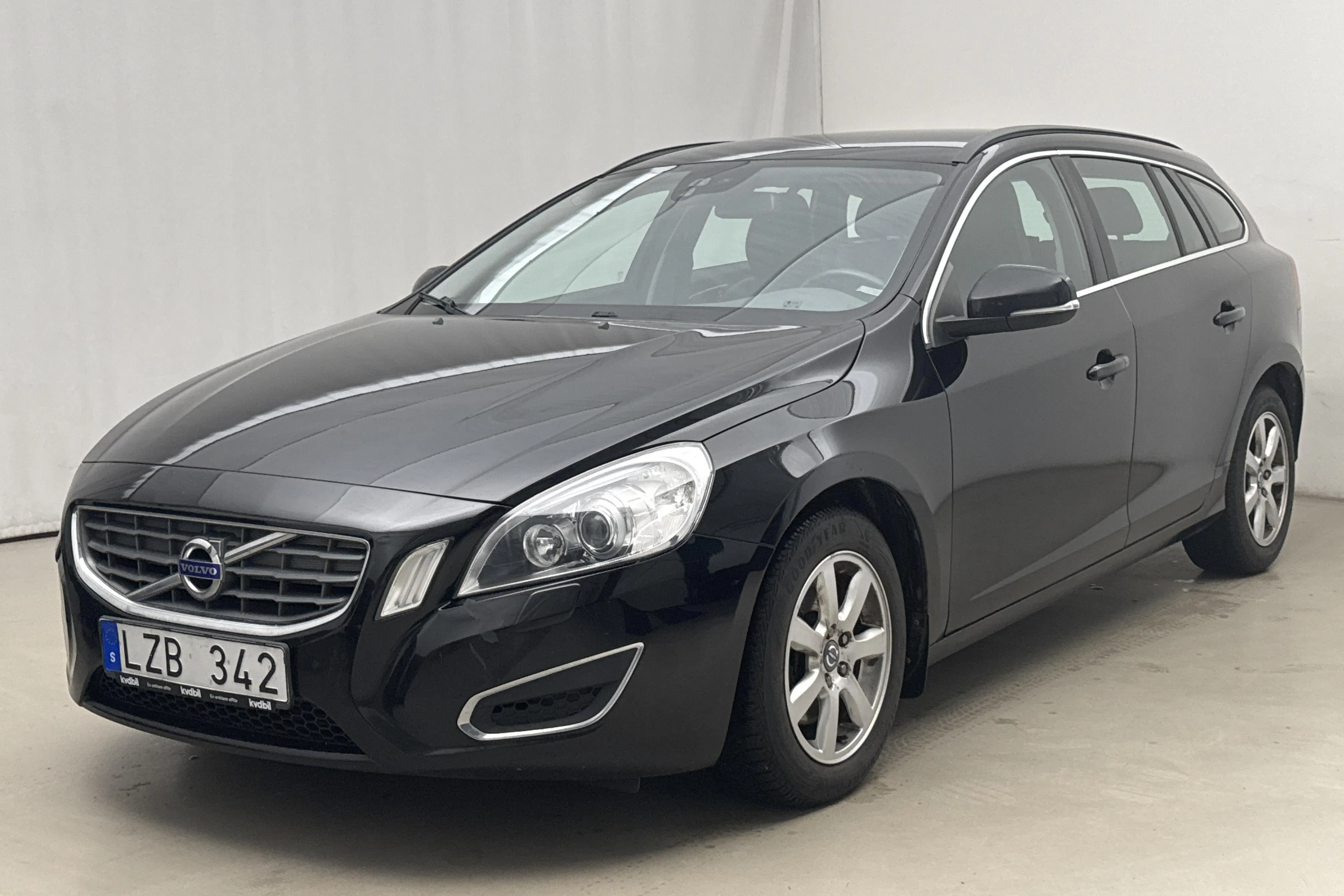 Presentationsfoto 1 av 14: Volvo V60 1.6D DRIVe (115hk) - 25 663 mil - Manuell - svart - 2012