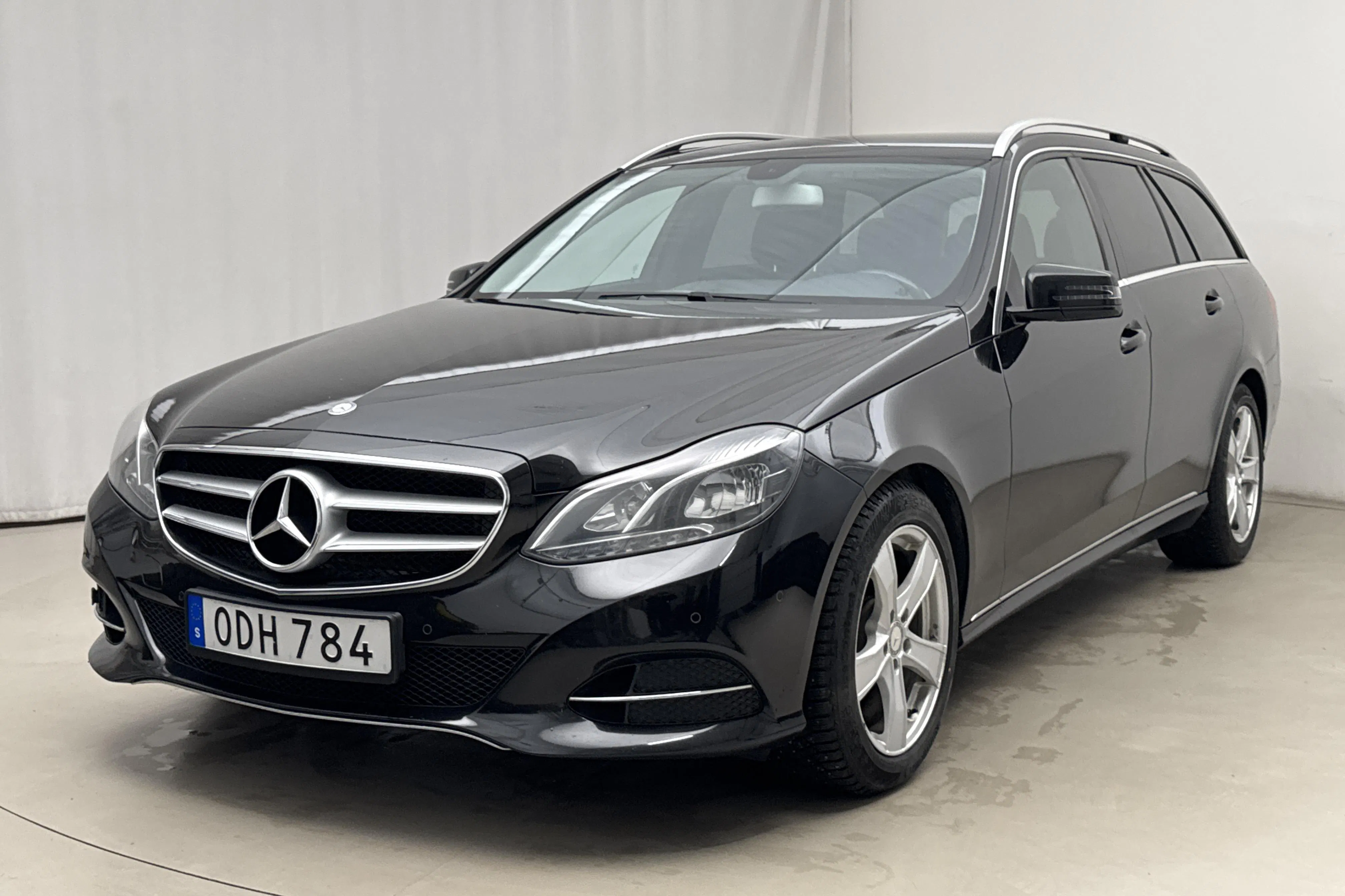 Presentationsfoto 1 av 14: Mercedes E 220 CDI BlueTEC Kombi S212 (170hk) - 11 444 mil - Automat - svart - 2016