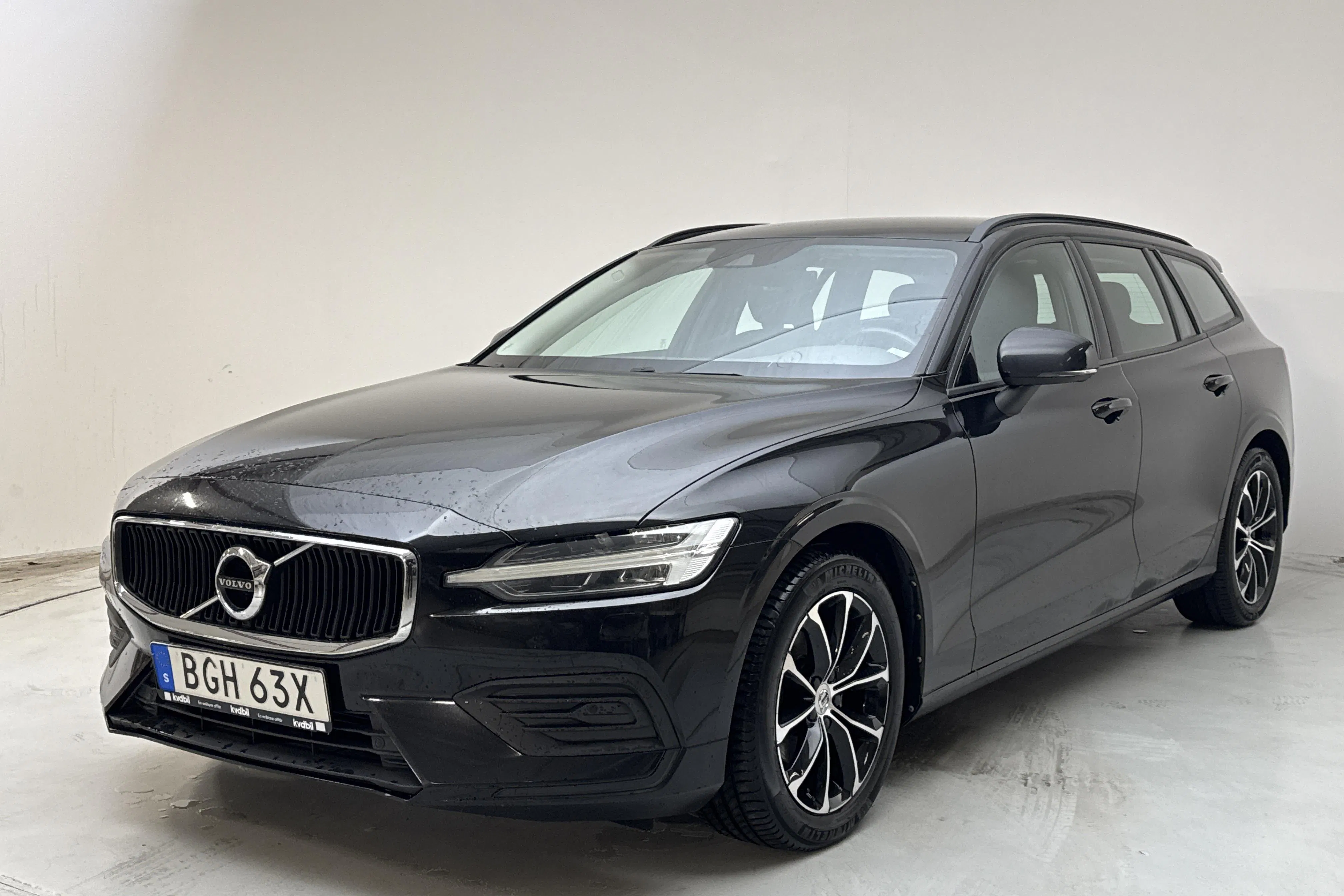 Presentation photo 1 of 13: Volvo V60 D4 (190hk) - 108 810 km - Automatic - black - 2019