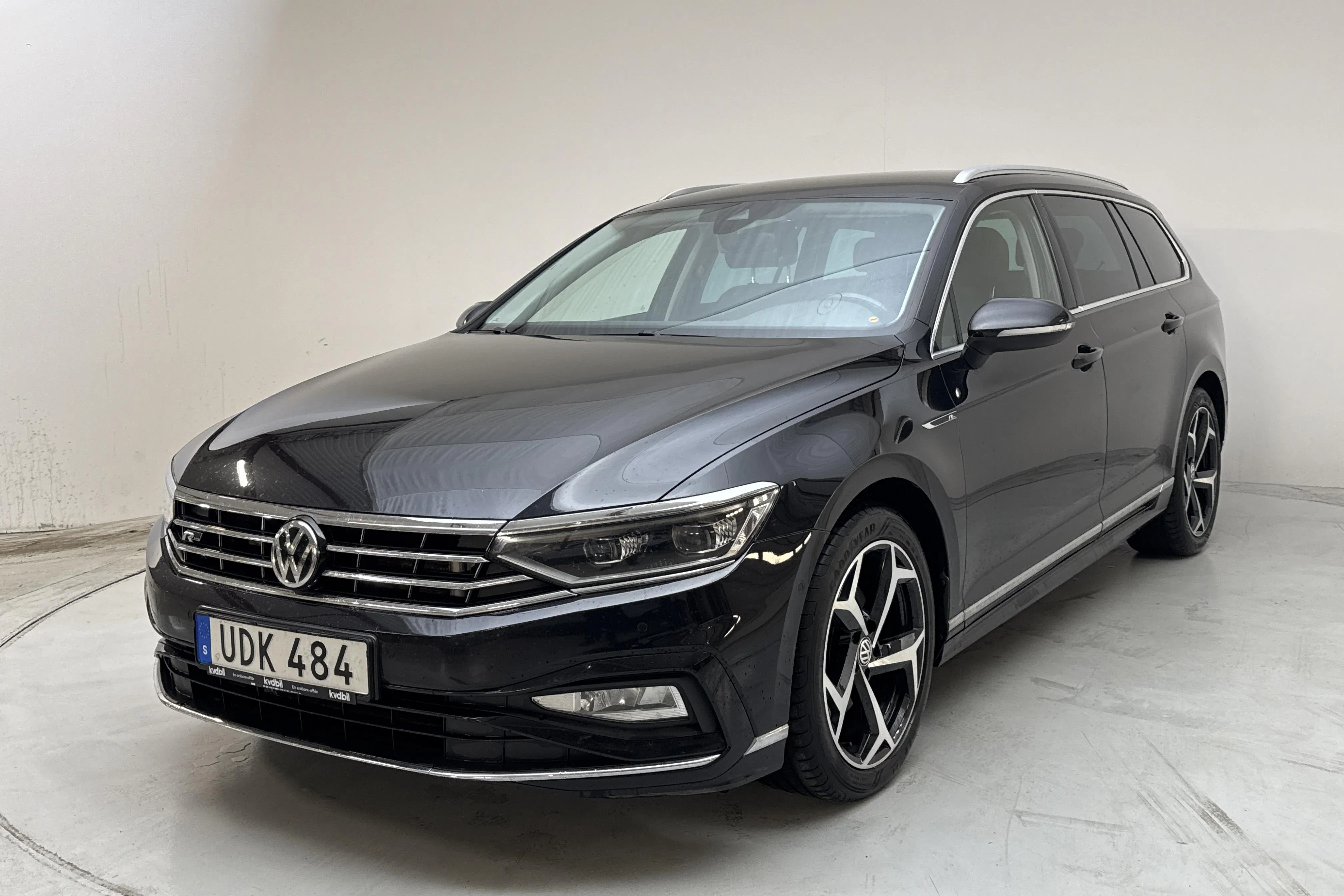 Presentationsfoto 1 av 16: VW Passat 2.0 TDI Sportscombi 4MOTION (190hk) - 16 954 mil - Automat - svart - 2020