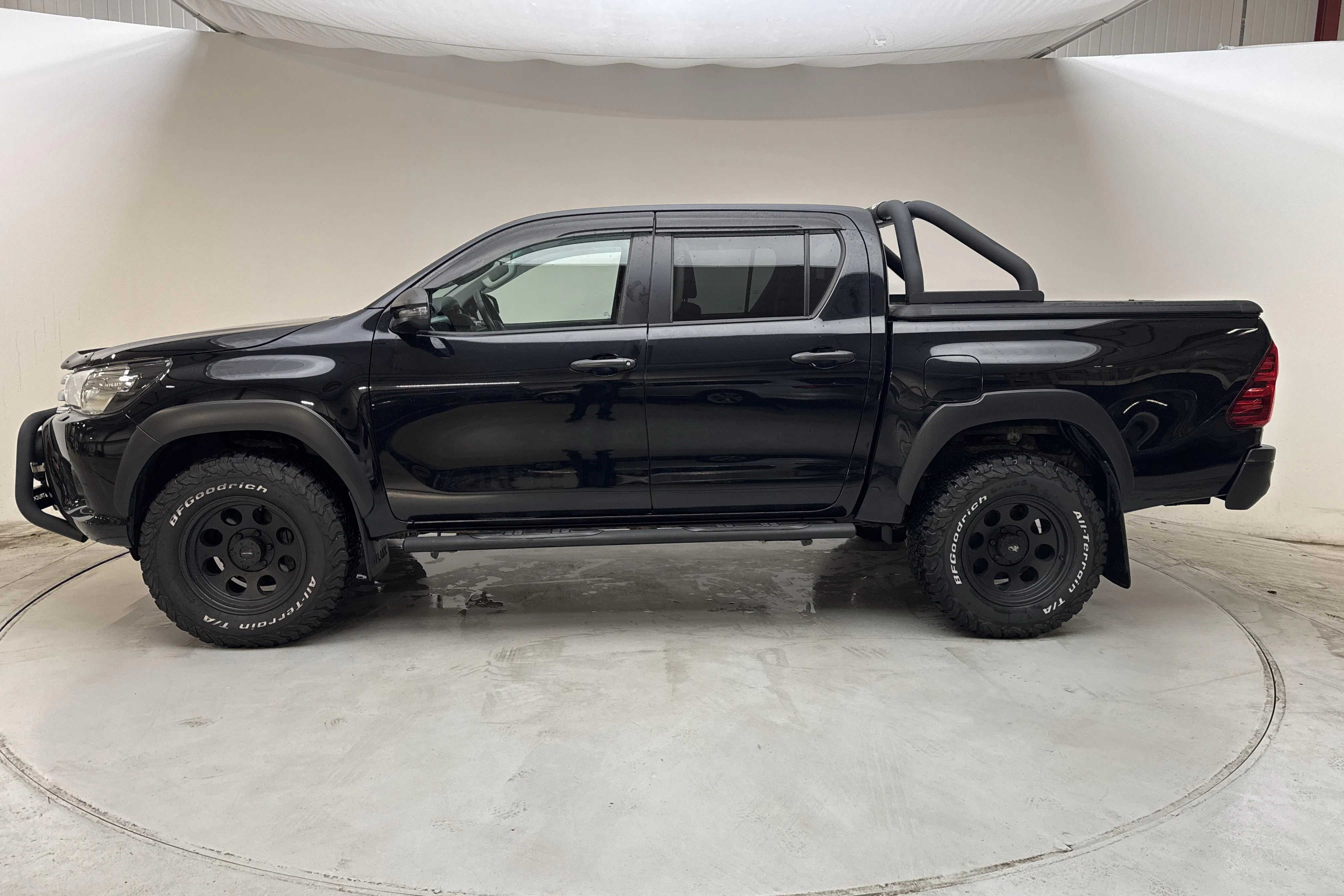 Presentation photo 2 of 14: Toyota Hilux 2.4 D 4WD (150hk) - 71 690 km - Automatic - black - 2018