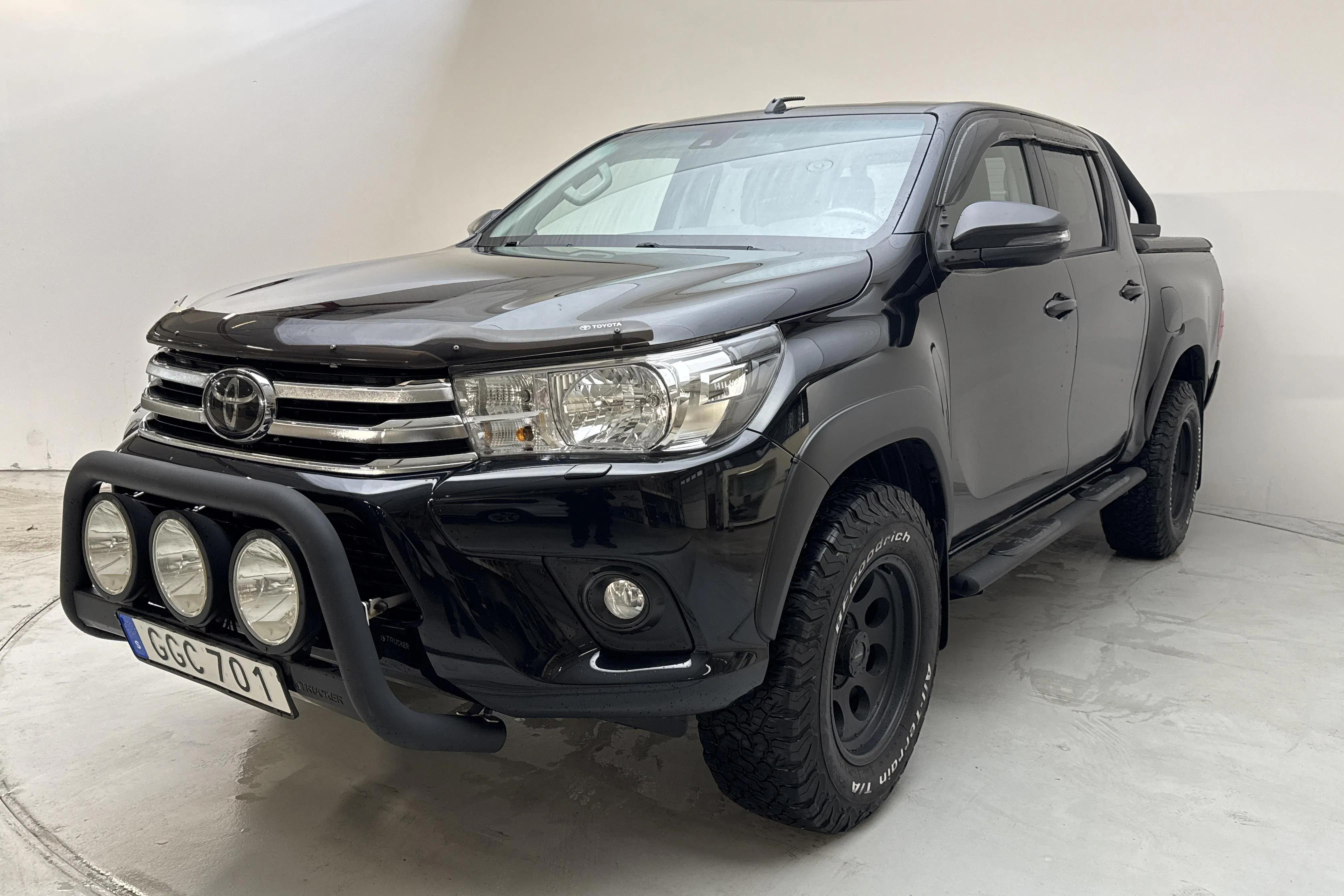 Presentation photo 1 of 14: Toyota Hilux 2.4 D 4WD (150hk) - 71 690 km - Automatic - black - 2018
