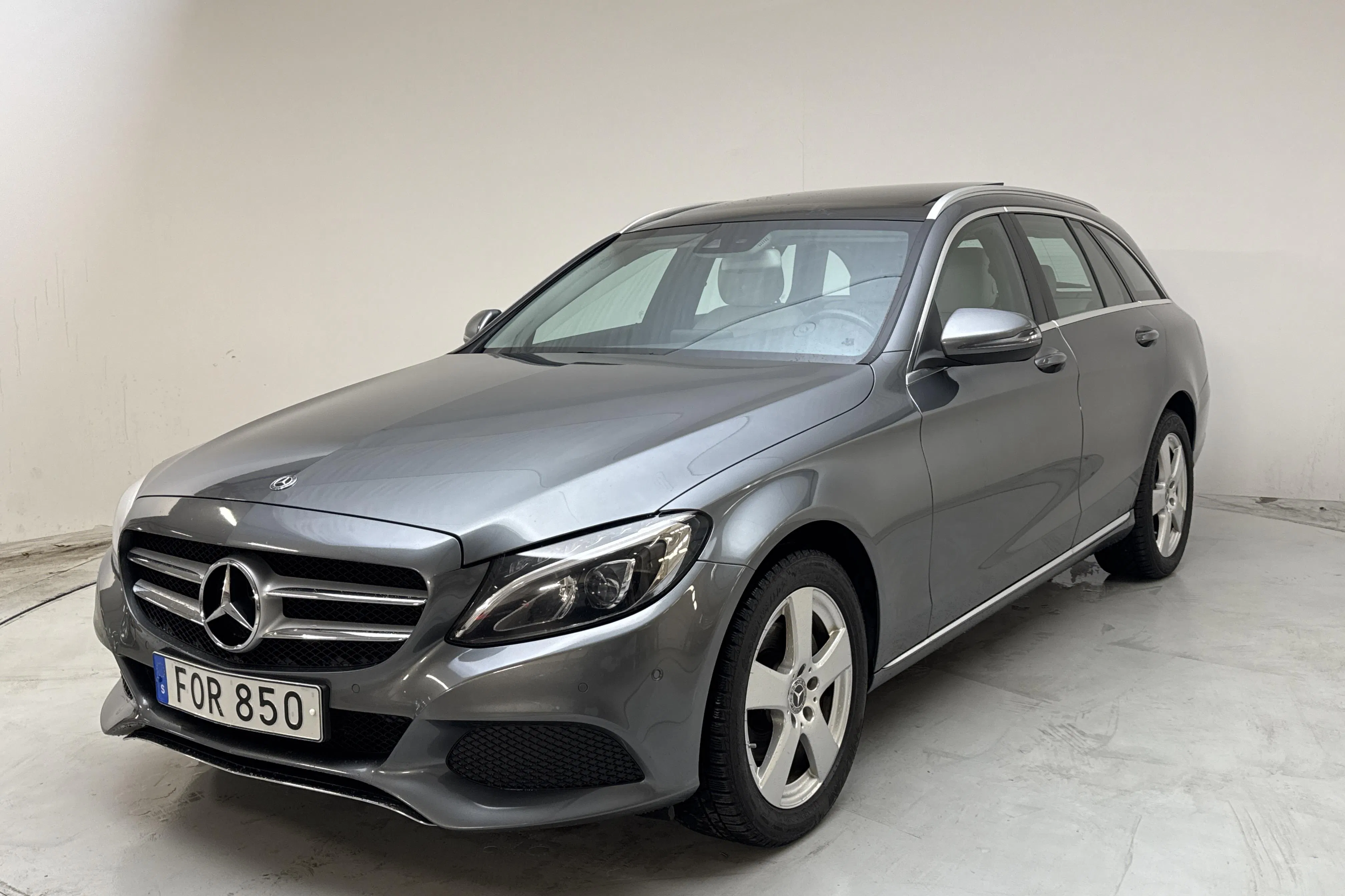 Presentation photo 1 of 13: Mercedes C 220 d 4MATIC Kombi S205 (170hk) - 211 340 km - Automatic - gray - 2018