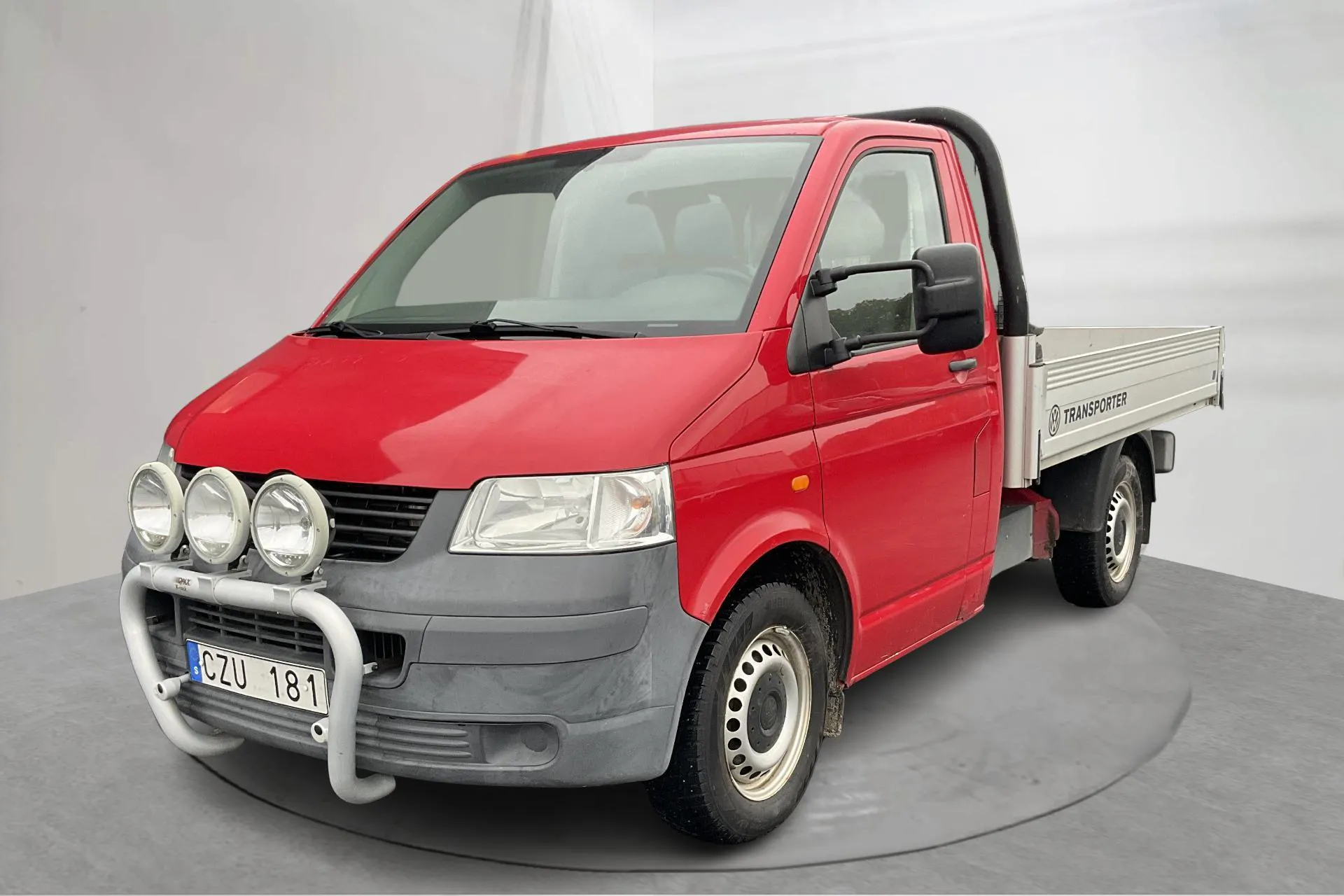 Presentationsfoto 1 av 14: VW Transporter T5 2.5 TDI Pickup (130hk) - 28 173 mil - Manuell - röd - 2007