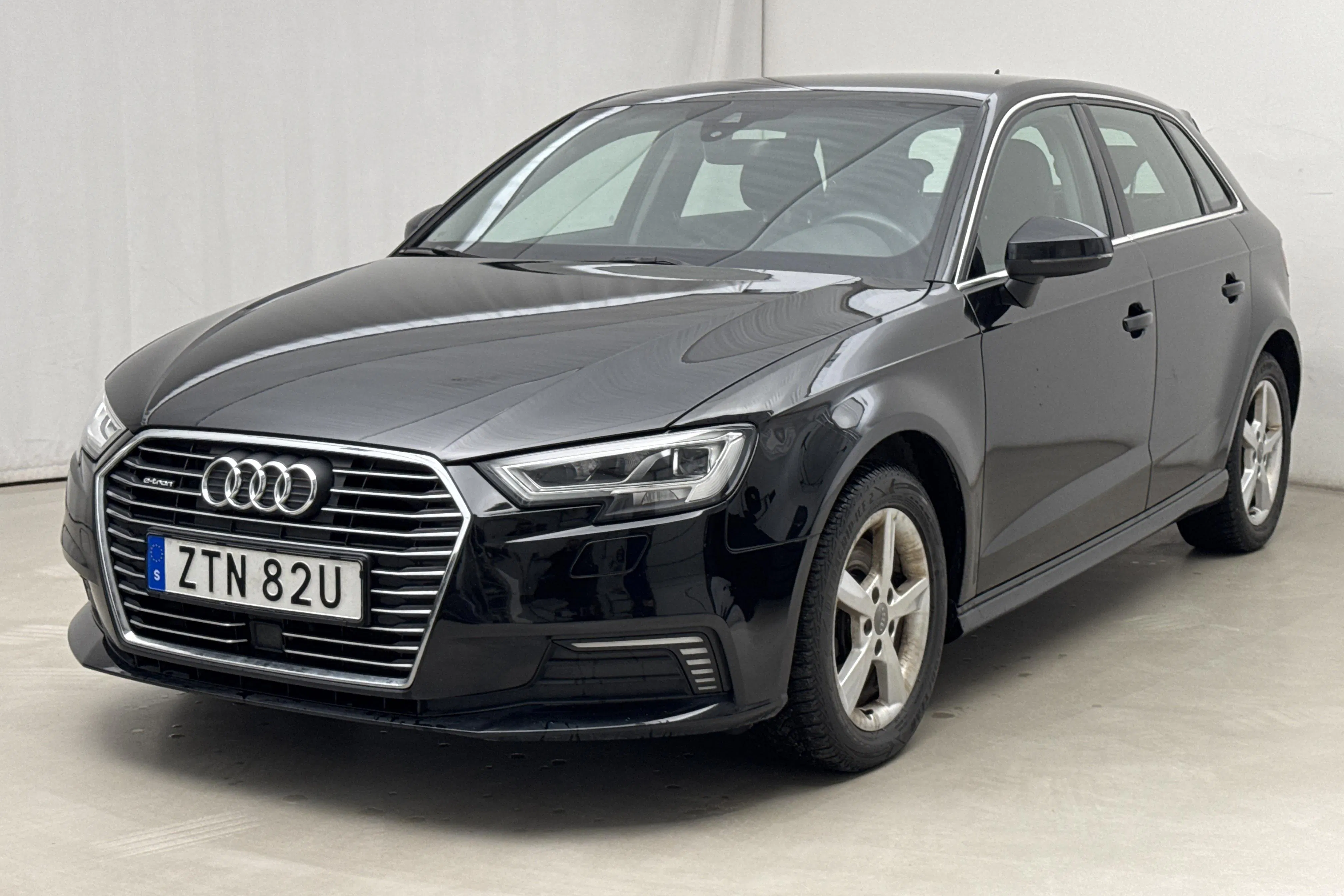 Presentation photo 1 of 17: Audi A3 Sportback 40 e-tron (204hk) - 71 300 km - Automatic - black - 2020