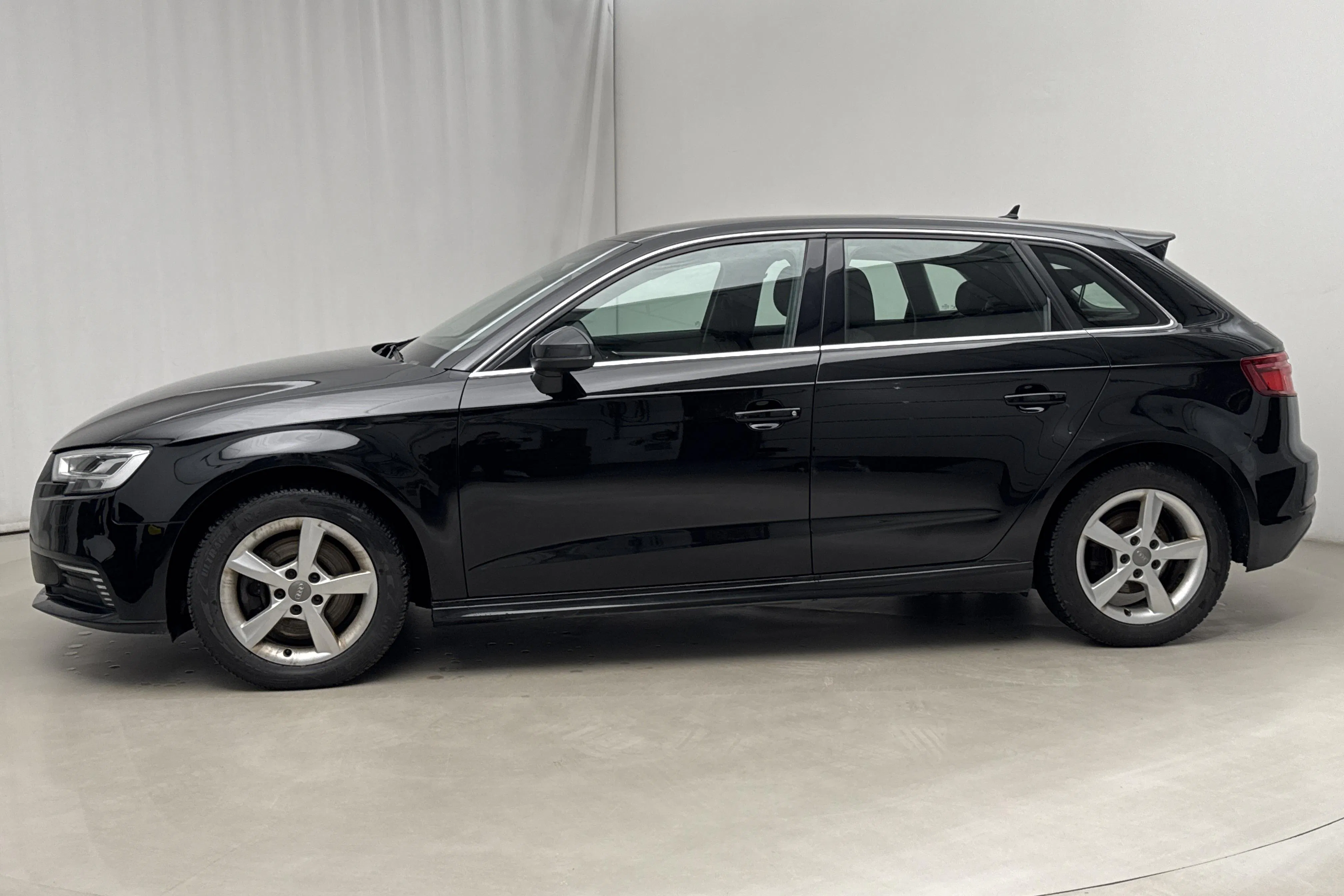 Presentation photo 2 of 17: Audi A3 Sportback 40 e-tron (204hk) - 71 300 km - Automatic - black - 2020