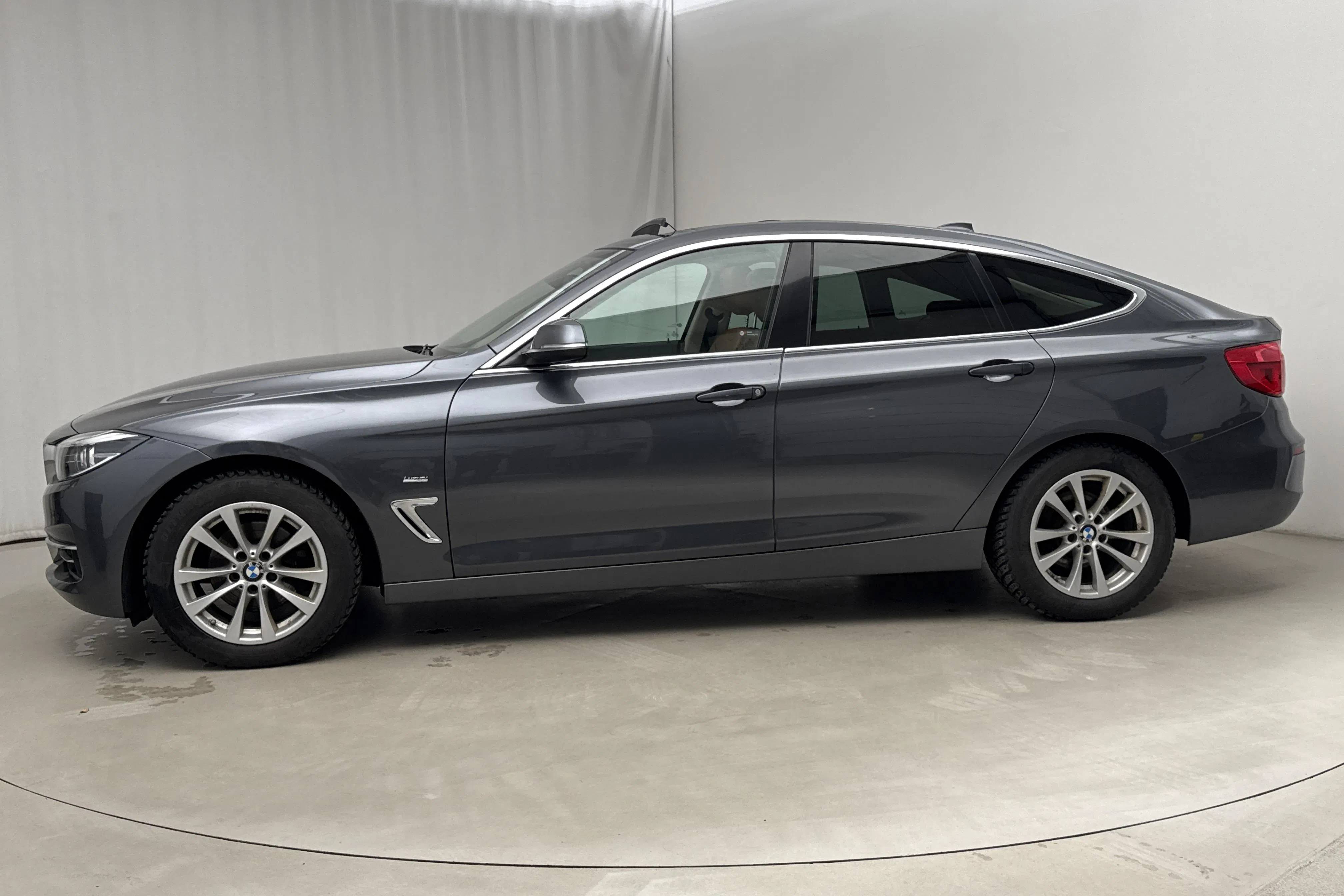 Presentation photo 2 of 20: BMW 320d GT xDrive, F34 (190hk) - 159 750 km - Automatic - gray - 2017