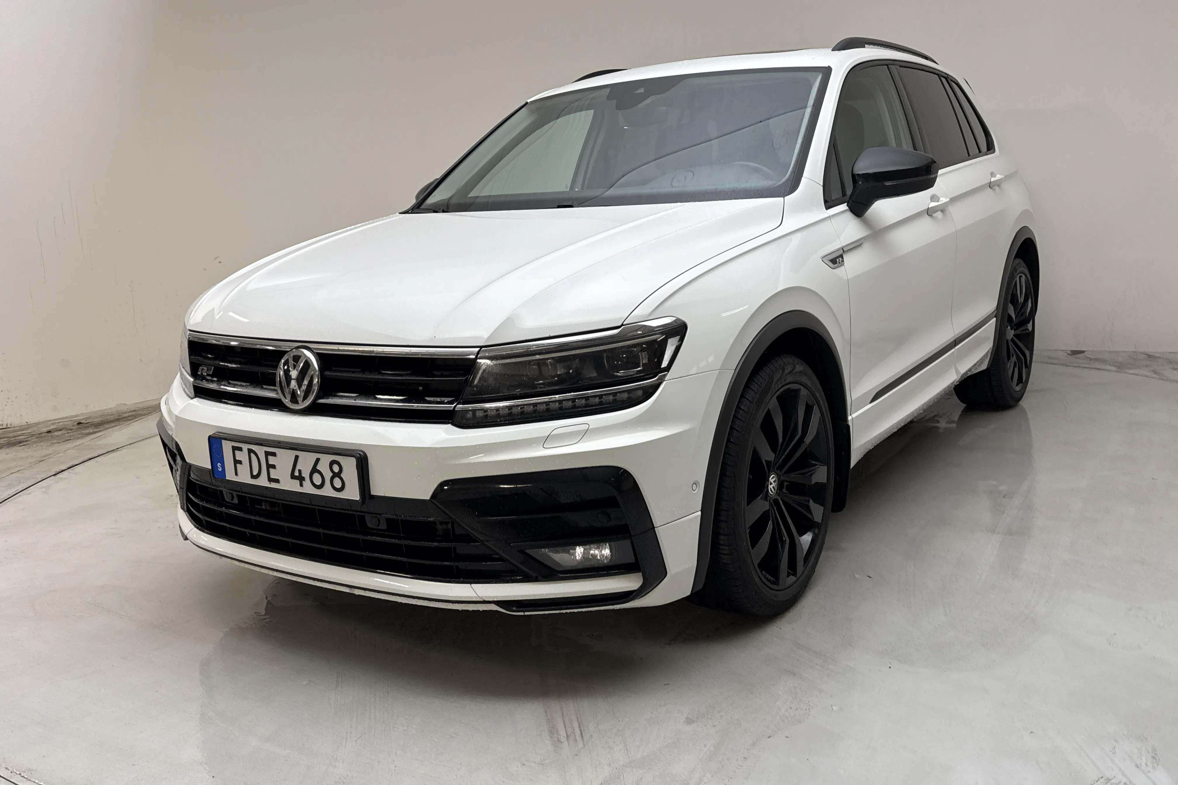 Presentationsfoto 1 av 15: VW Tiguan 2.0 TDI 4MOTION (190hk) - 14 324 mil - Automat - vit - 2019
