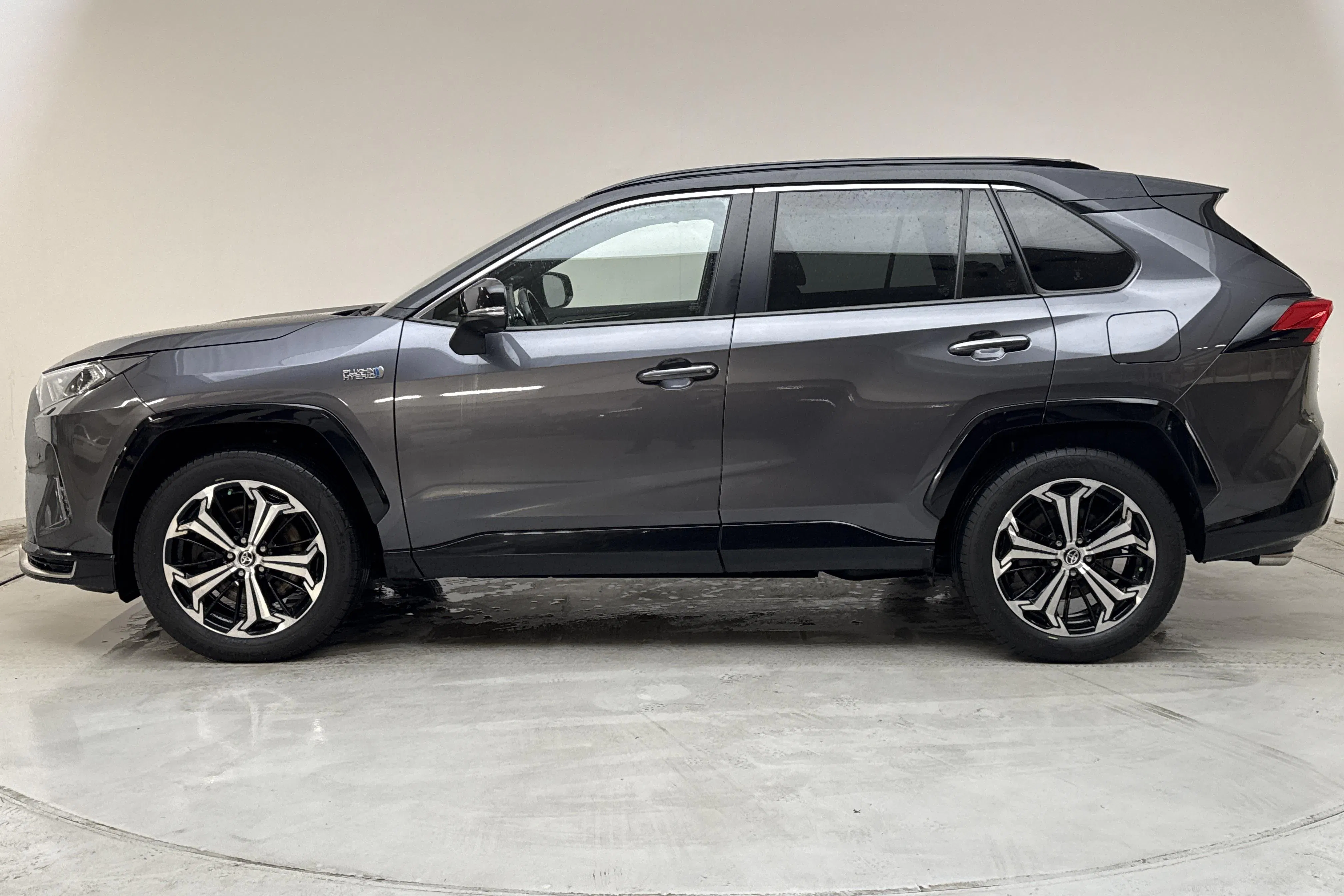 Presentation photo 2 of 19: Toyota RAV4 2.5 Plug-in Hybrid AWDi (306hk) - 144 560 km - Automatic - gray - 2020