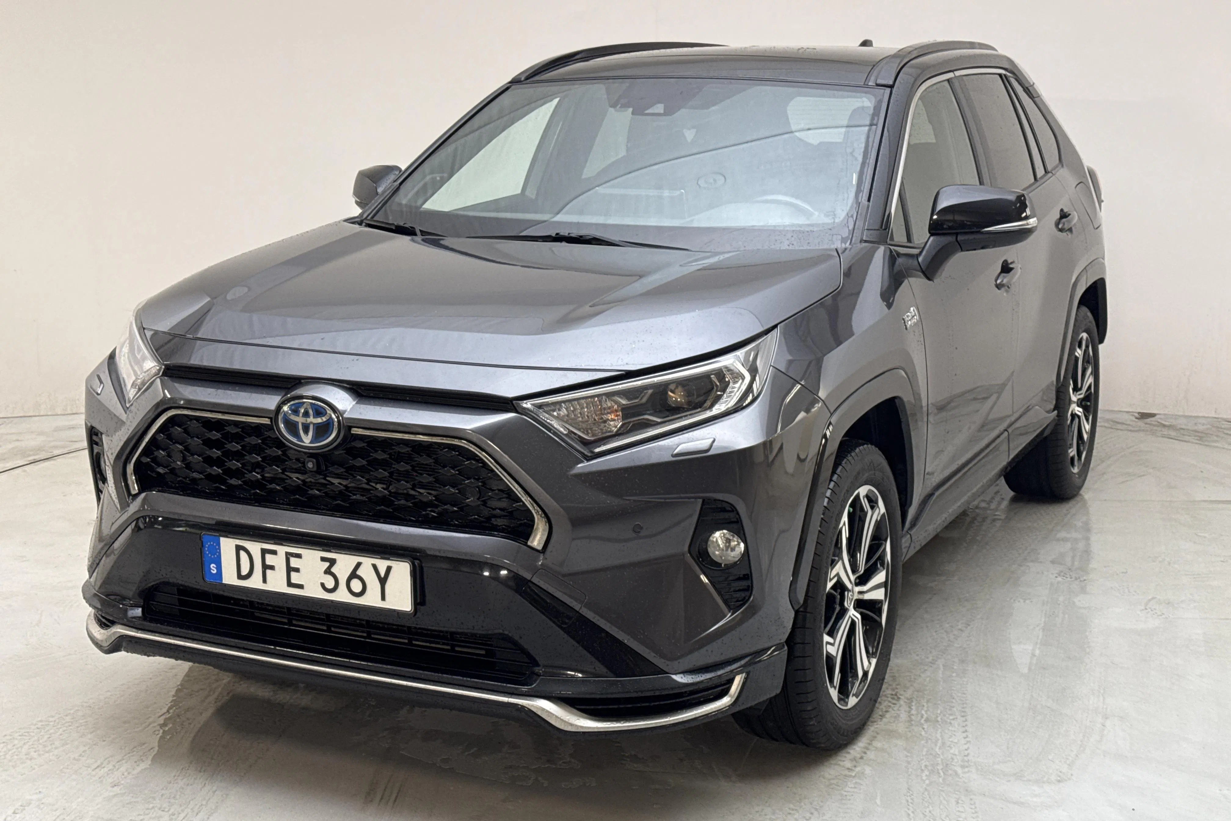 Presentation photo 1 of 19: Toyota RAV4 2.5 Plug-in Hybrid AWDi (306hk) - 144 560 km - Automatic - gray - 2020