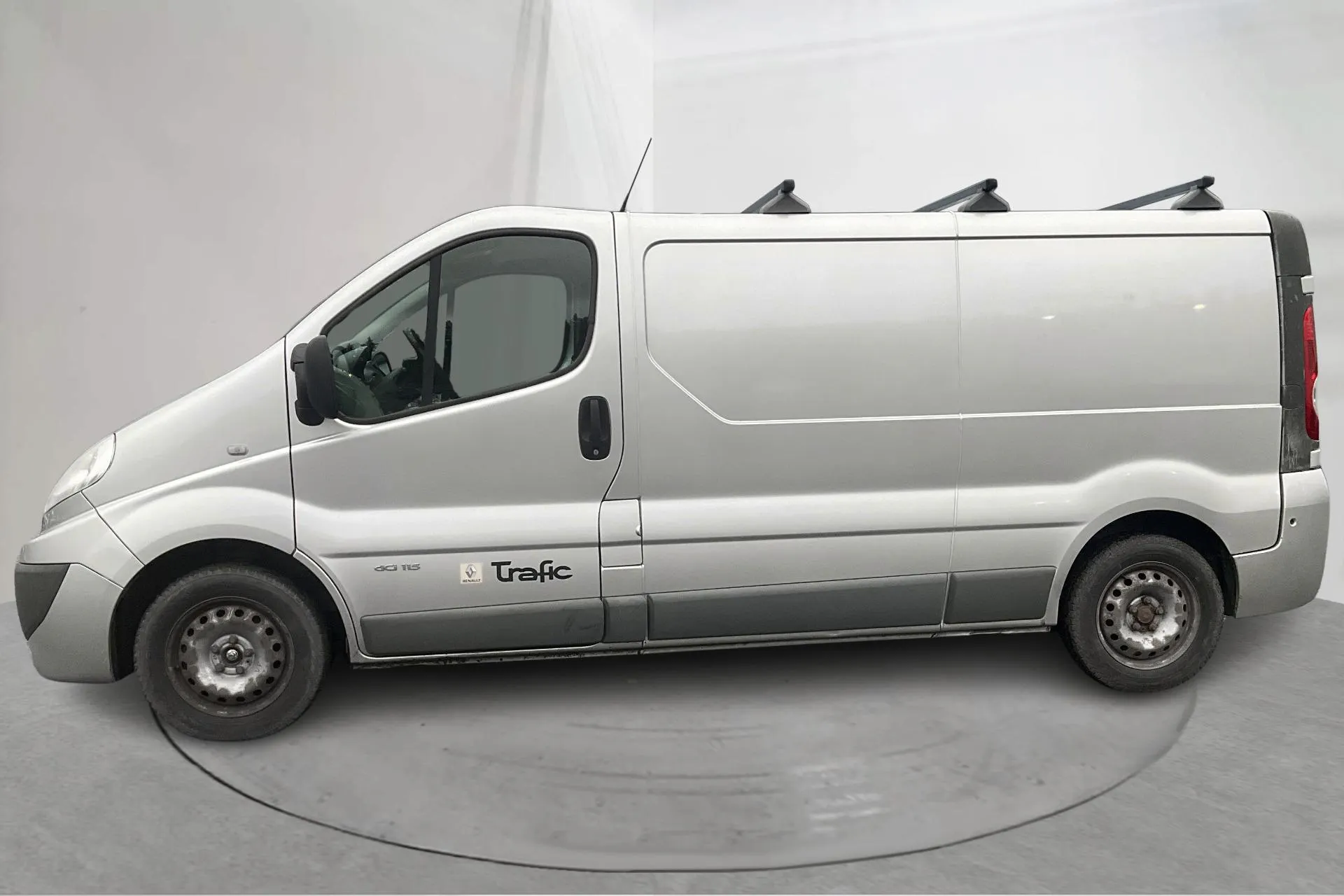 Presentationsfoto 2 av 14: Renault Trafic 2.0 dCi Skåp/Buss (115hk) - 18 174 mil - Manuell - silver - 2014