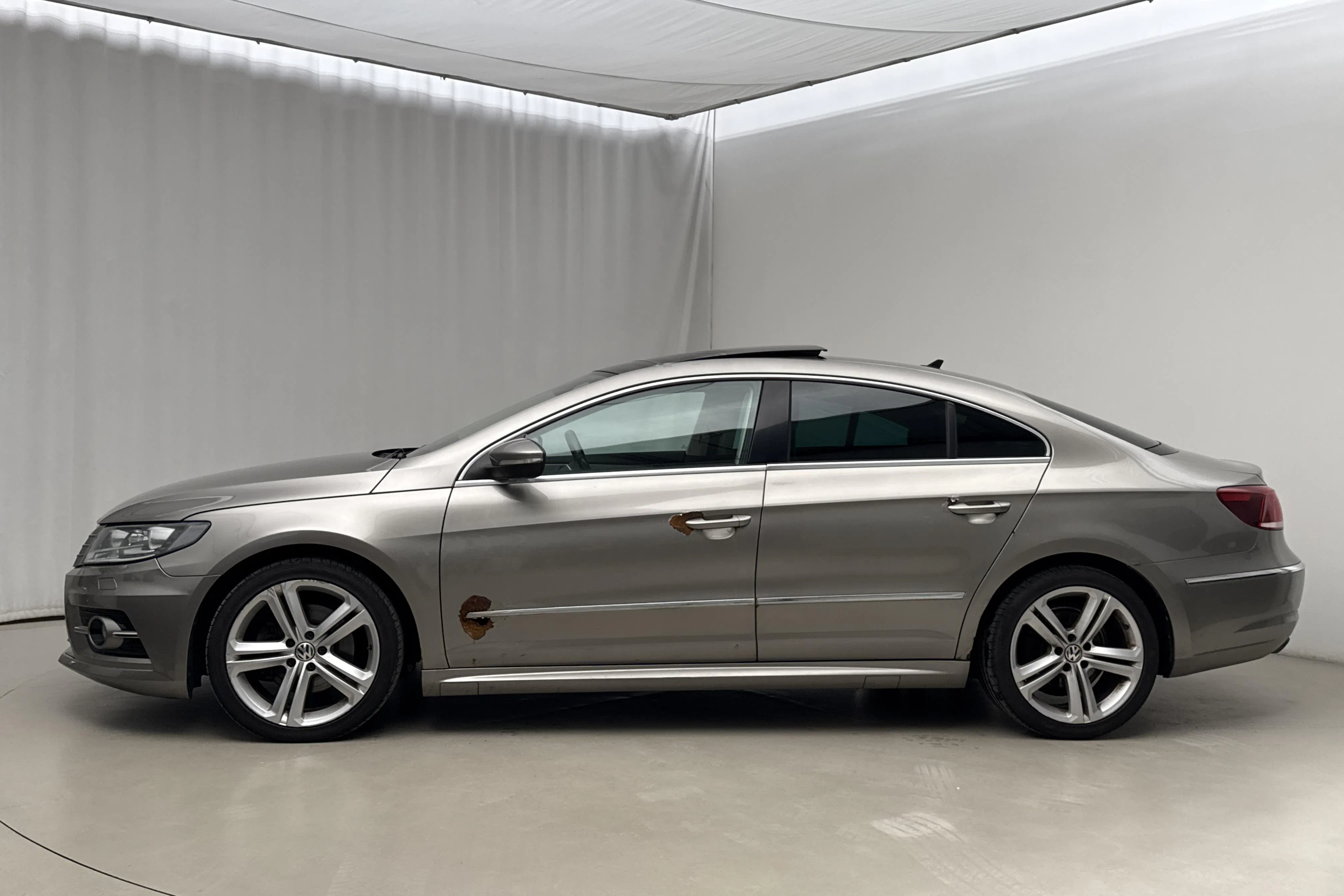Presentation photo 2 of 16: VW CC 2.0 TDI BlueMotion Technology 4Motion (177hk) - 299 230 km - Automatic - light brown - 2015