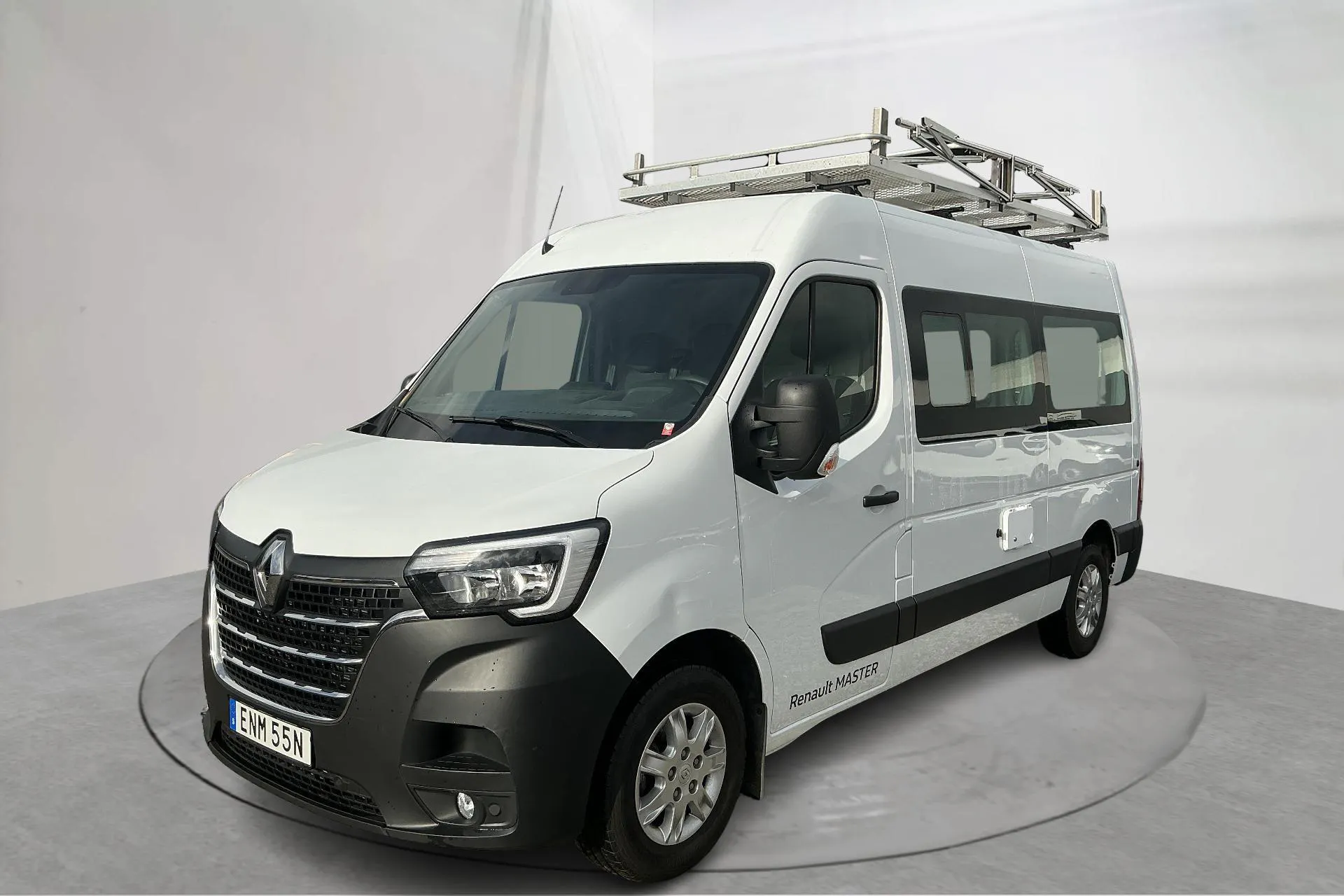 Presentationsfoto 1 av 18: Renault Master 2.3 dCi FAP 2WD (135hk) - 2 599 mil - Manuell - vit - 2021
