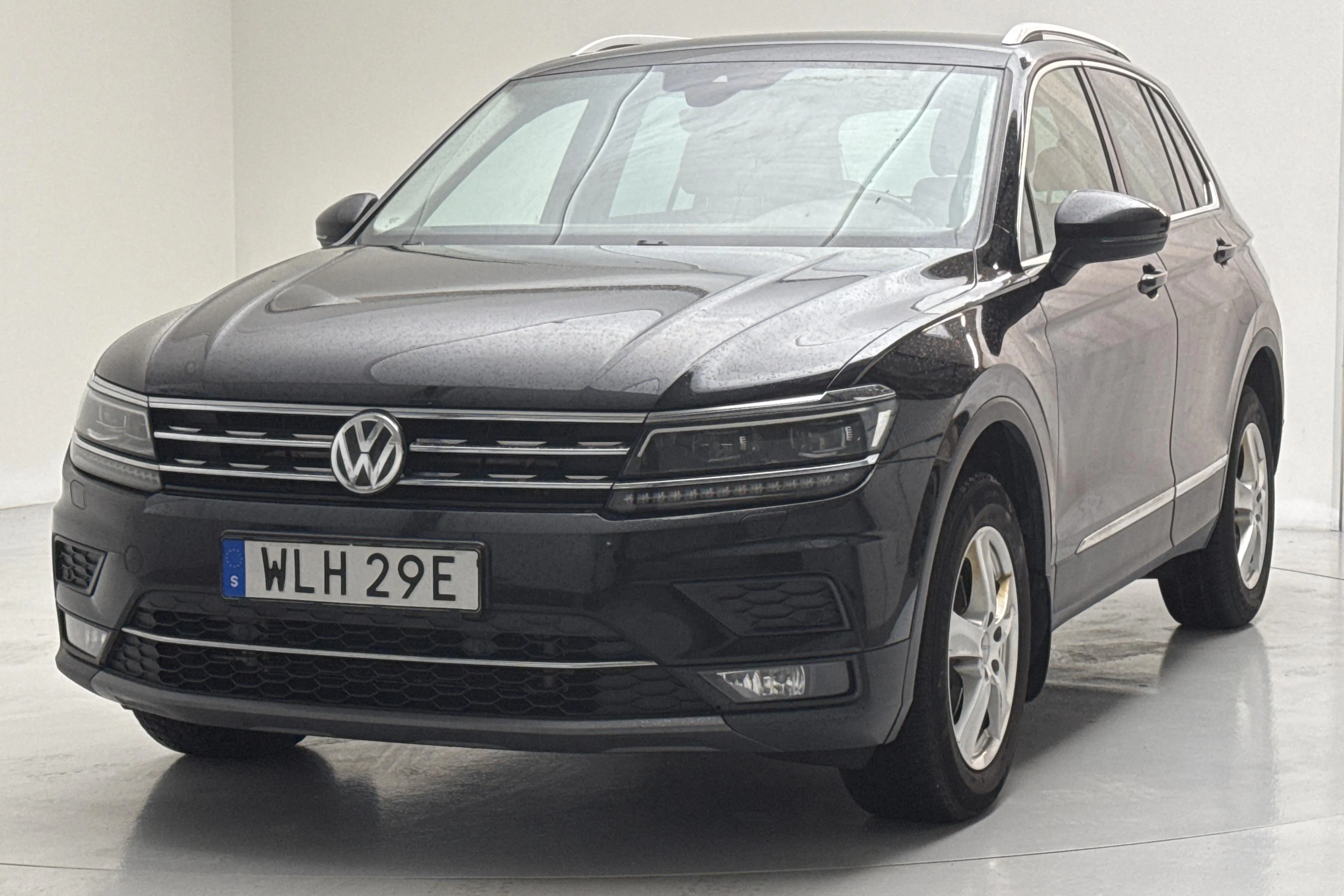 Presentationsfoto 1 av 14: VW Tiguan 2.0 TDI 4MOTION (190hk) - 20 974 mil - Automat - svart - 2020