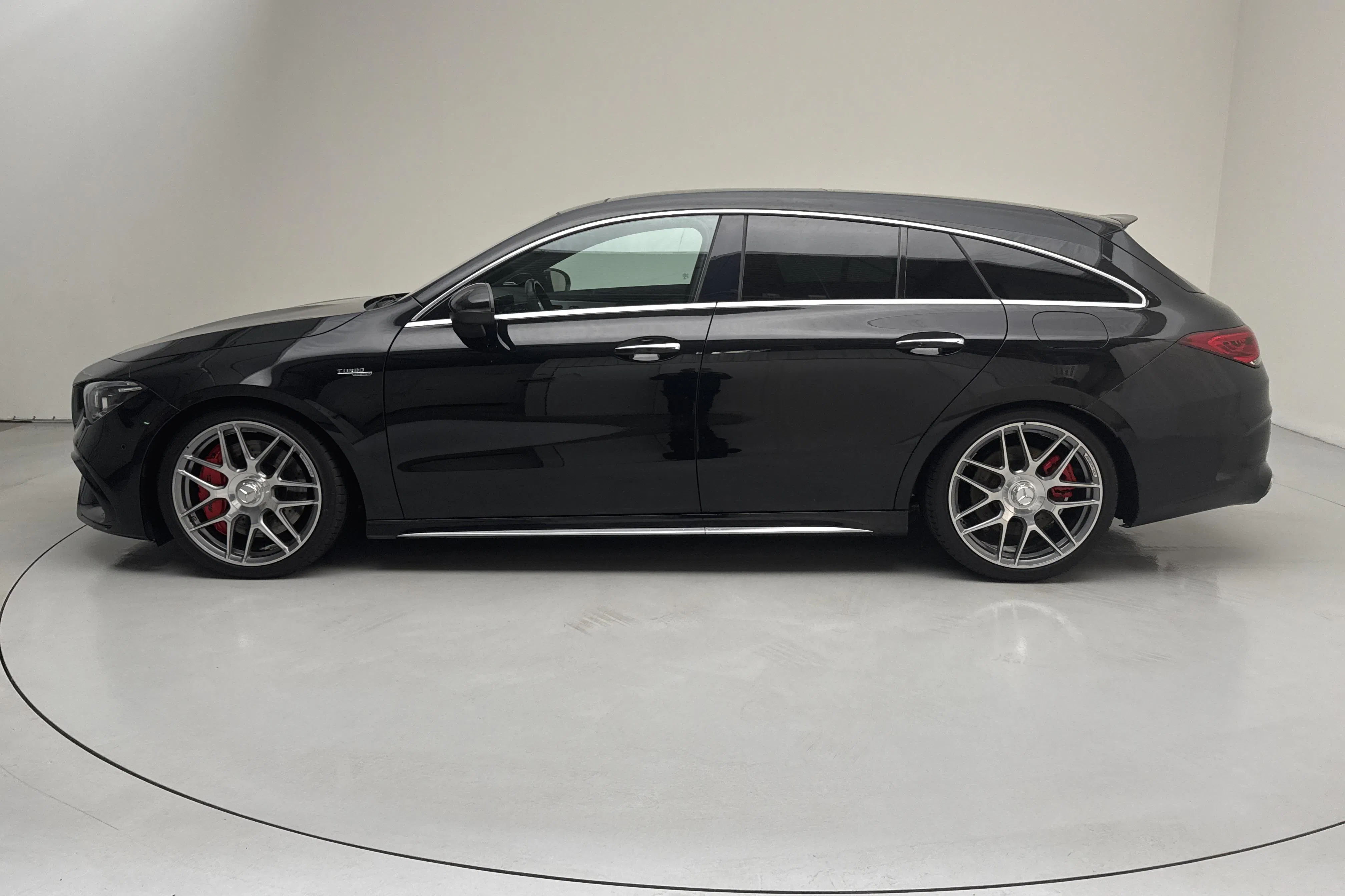 Presentationsfoto 2 av 20: Mercedes CLA 45 S AMG 4MATIC Shooting Brake X118 (422hk) - 9 757 mil - Automat - svart - 2020
