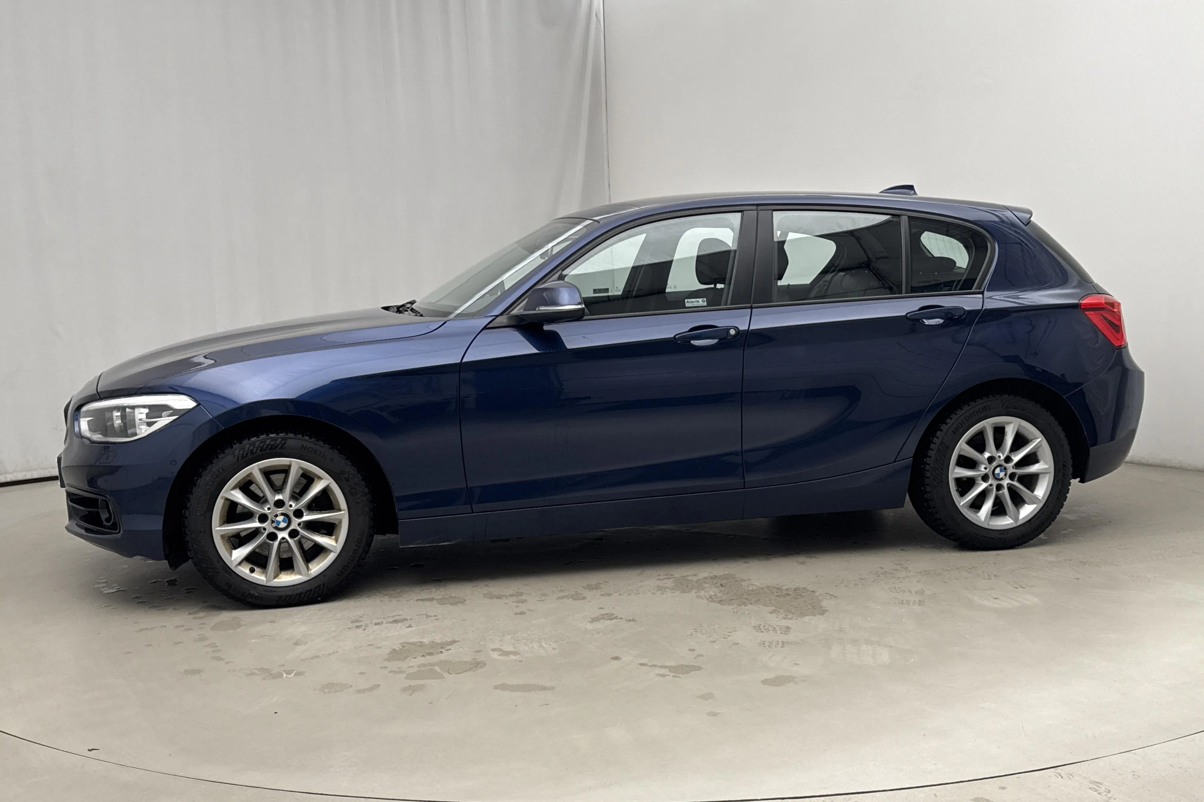 Presentationsfoto 2 av 18: BMW 120d xDrive 5dr, F20 (190hk) - 11 301 mil - Automat - blå - 2016