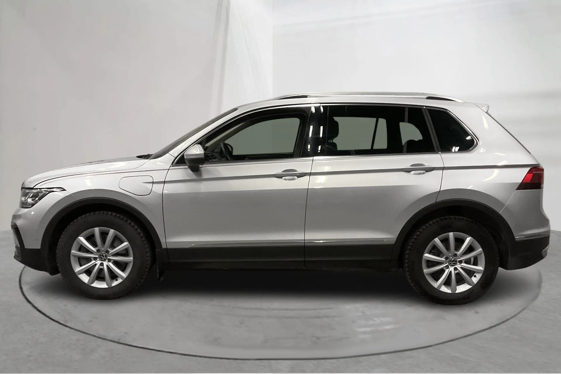 Presentationsfoto 2 av 17: VW Tiguan 1.4 TSI eHybrid (245hk) - 11 708 mil - Automat - silver - 2023