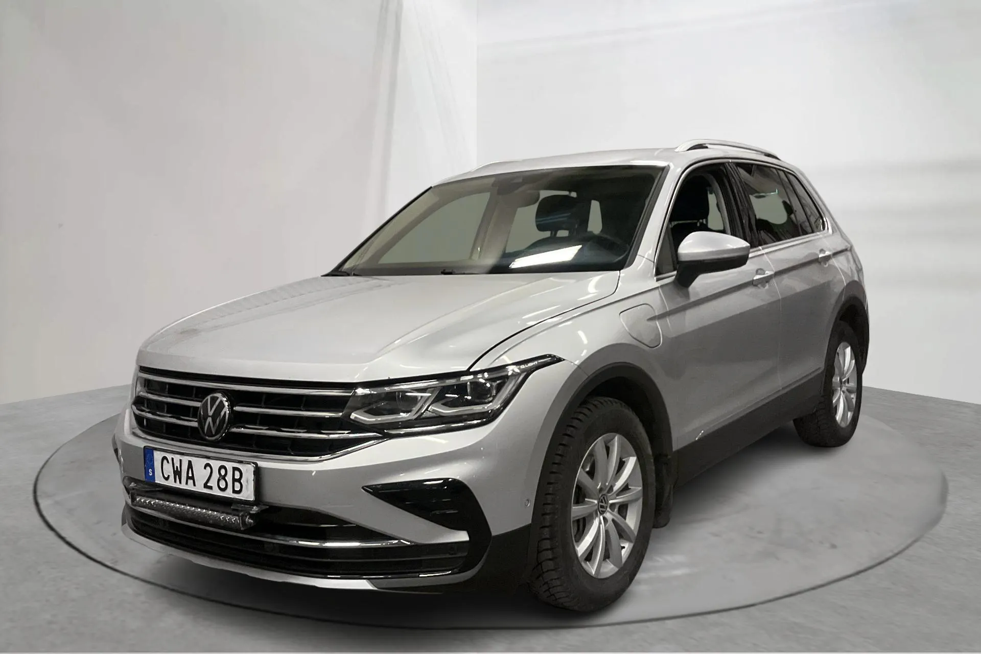 Presentationsfoto 1 av 17: VW Tiguan 1.4 TSI eHybrid (245hk) - 11 708 mil - Automat - silver - 2023