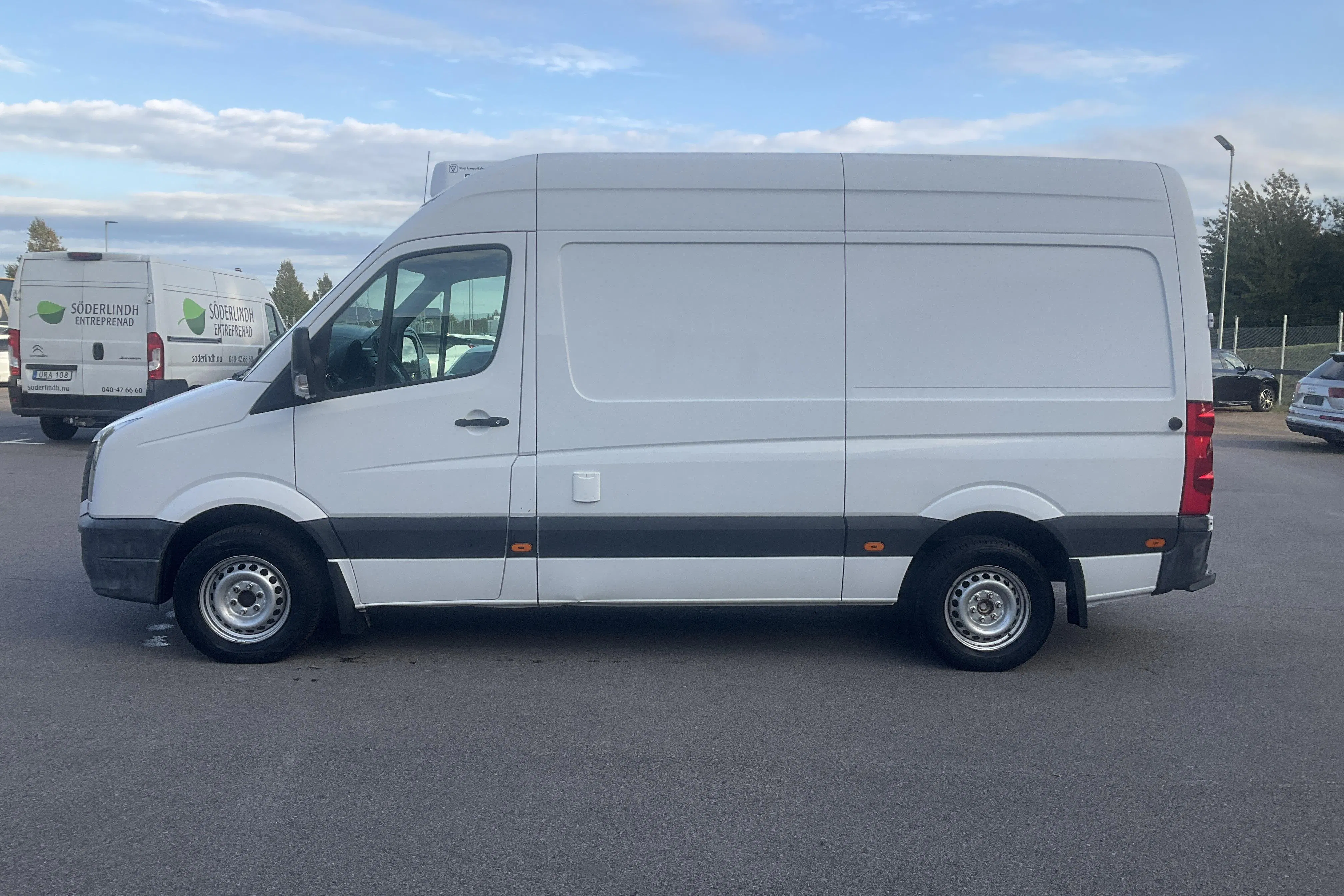 Presentationsfoto 2 av 18: VW Crafter 35 2.0 TDI Skåp (163hk) - 12 535 mil - Manuell - vit - 2015