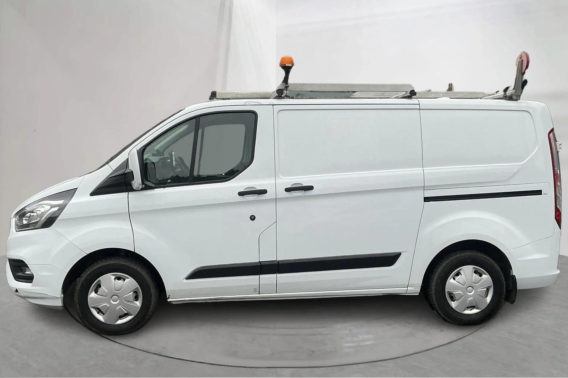 Presentationsfoto 2 av 21: Ford Transit Custom 300 (130hk) - 14 927 mil - Manuell - vit - 2018