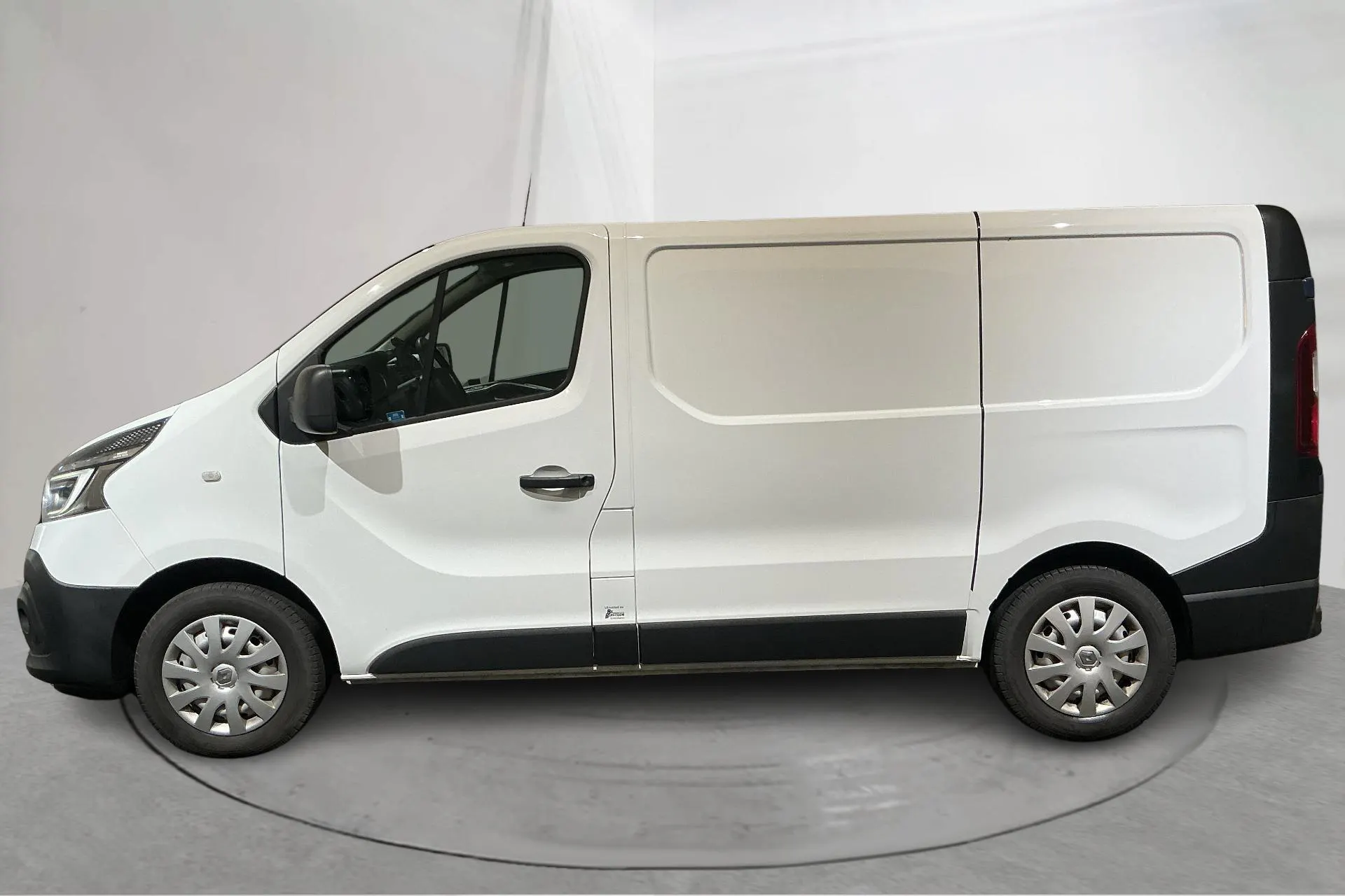 Presentationsfoto 2 av 15: Renault Trafic 2.0 dCi Skåp (120hk) - 9 923 mil - Manuell - vit - 2021