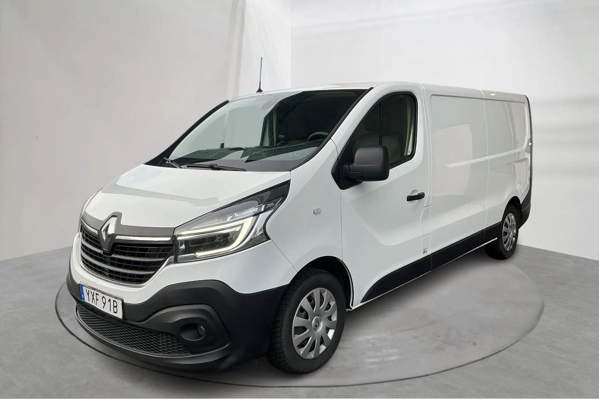 Presentation photo 1 of 12: Renault Trafic 2.0 dCi Skåp (120hk) - 90 030 km - Manual - white - 2021