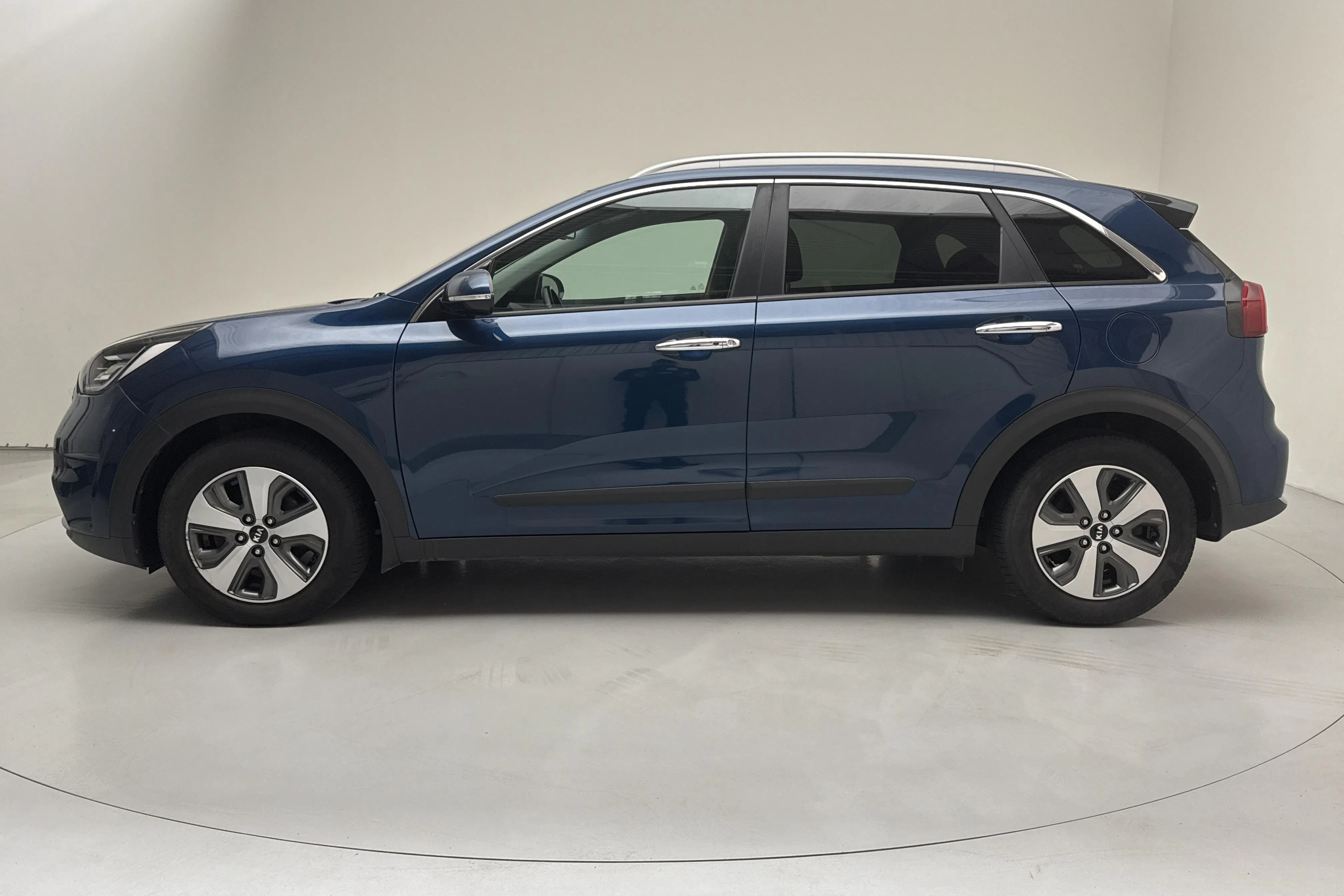 Presentationsfoto 2 av 15: KIA Niro Hybrid 1.6 (141hk) - 10 160 mil - Automat - blå - 2018