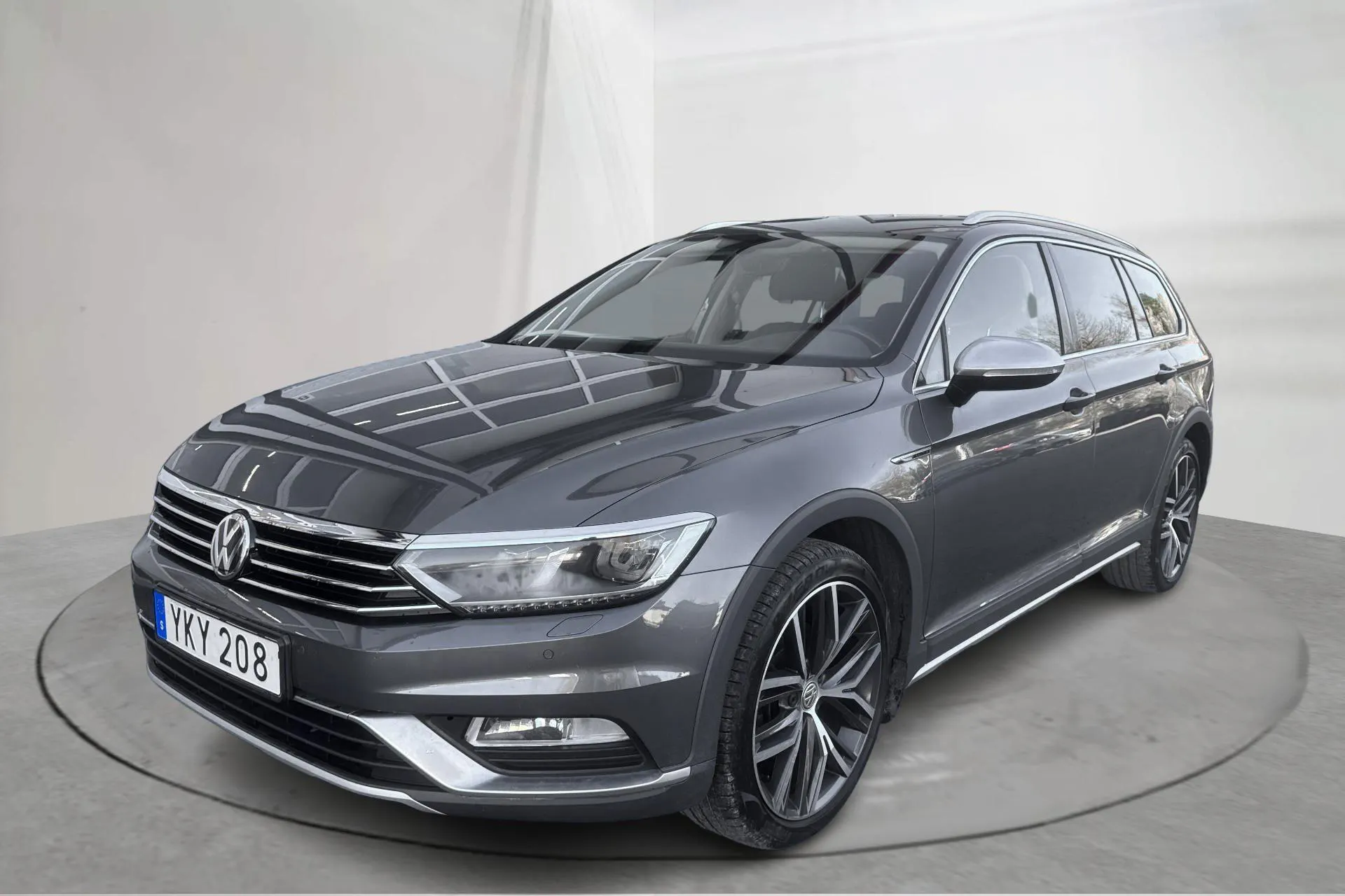 Presentation photo 1 of 17: VW Passat Alltrack 2.0 TDI 4MOTION (190hk) - 206 250 km - Automatic - dark grey - 2017