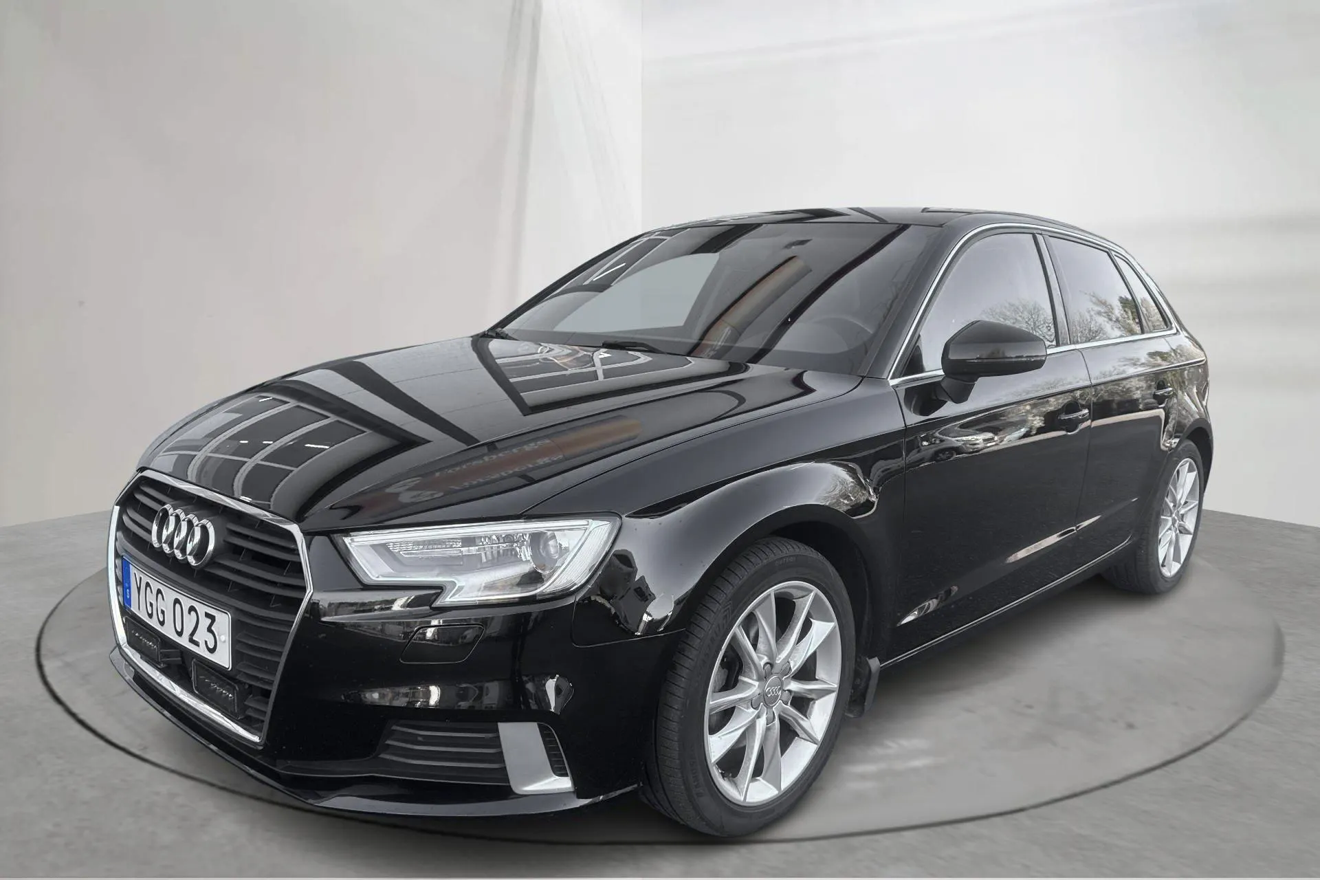 Presentationsfoto 1 av 16: Audi A3 1.4 TFSI Sportback (150hk) - 8 933 mil - Manuell - svart - 2017