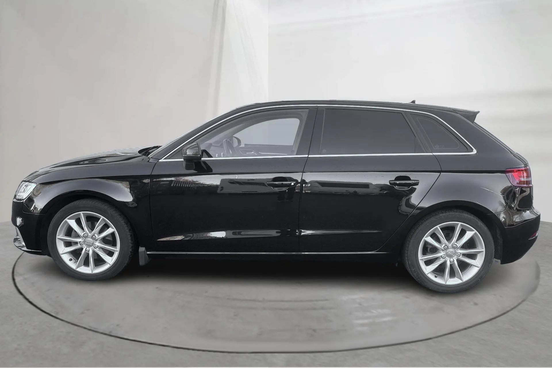 Presentationsfoto 2 av 16: Audi A3 1.4 TFSI Sportback (150hk) - 8 933 mil - Manuell - svart - 2017
