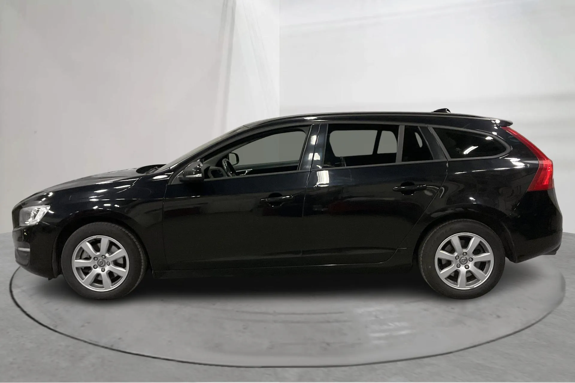 Presentation photo 2 of 17: Volvo V60 T3 (150hk) - 203 150 km - Manual - black - 2014