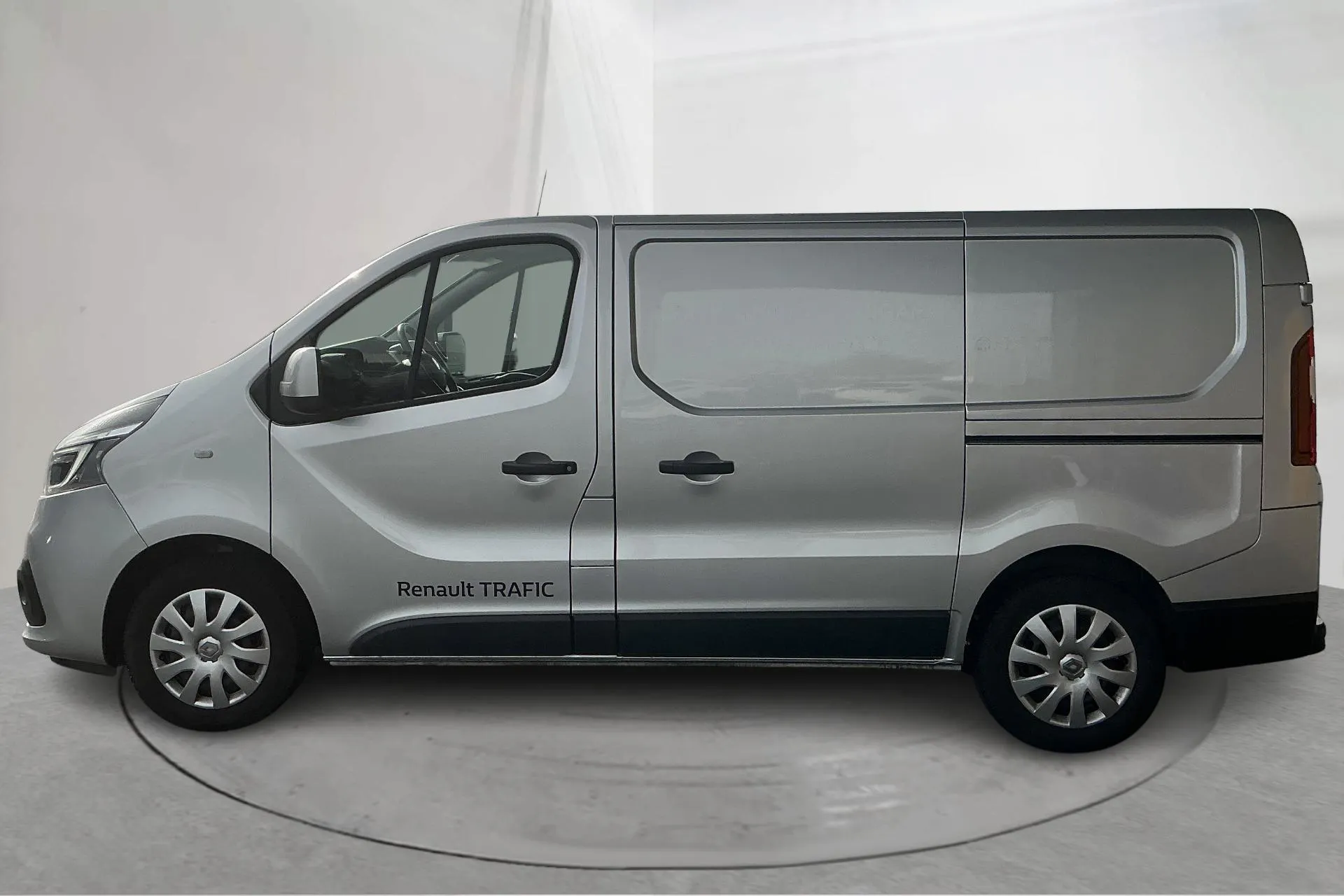 Presentation photo 2 of 15: Renault Trafic 2.0 dCi Skåp (145hk) - 32 910 km - Automatic - silver - 2021