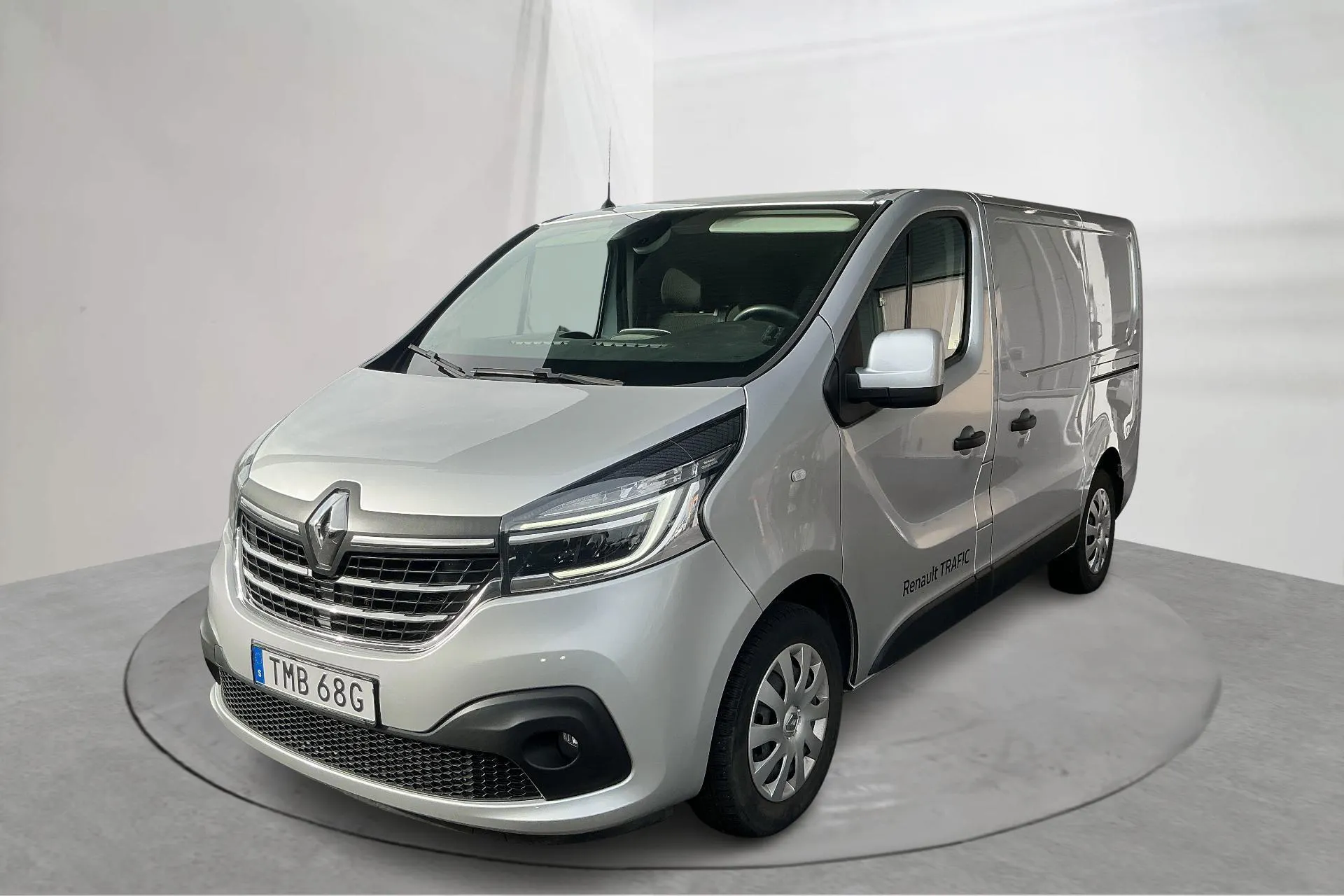 Presentation photo 1 of 15: Renault Trafic 2.0 dCi Skåp (145hk) - 32 910 km - Automatic - silver - 2021