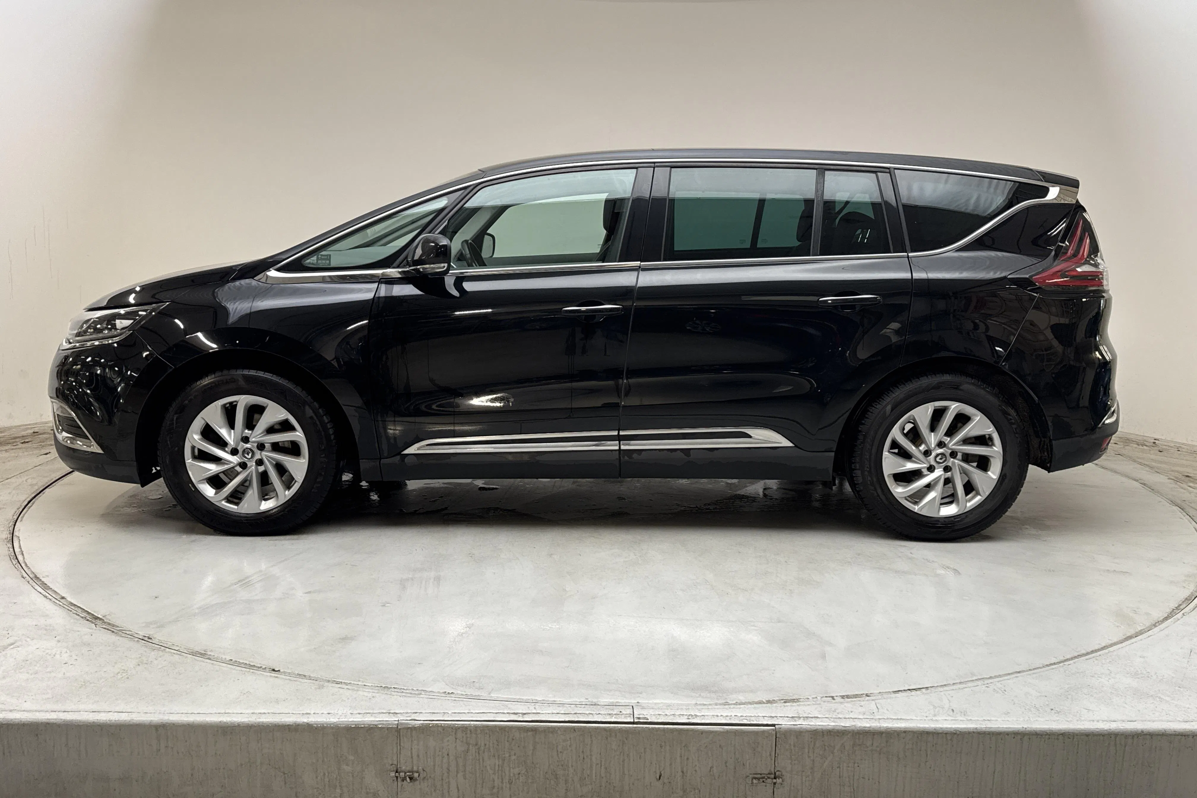 Presentationsfoto 2 av 17: Renault Espace 1.6 dCi (160hk) - 20 178 mil - Automat - svart - 2016