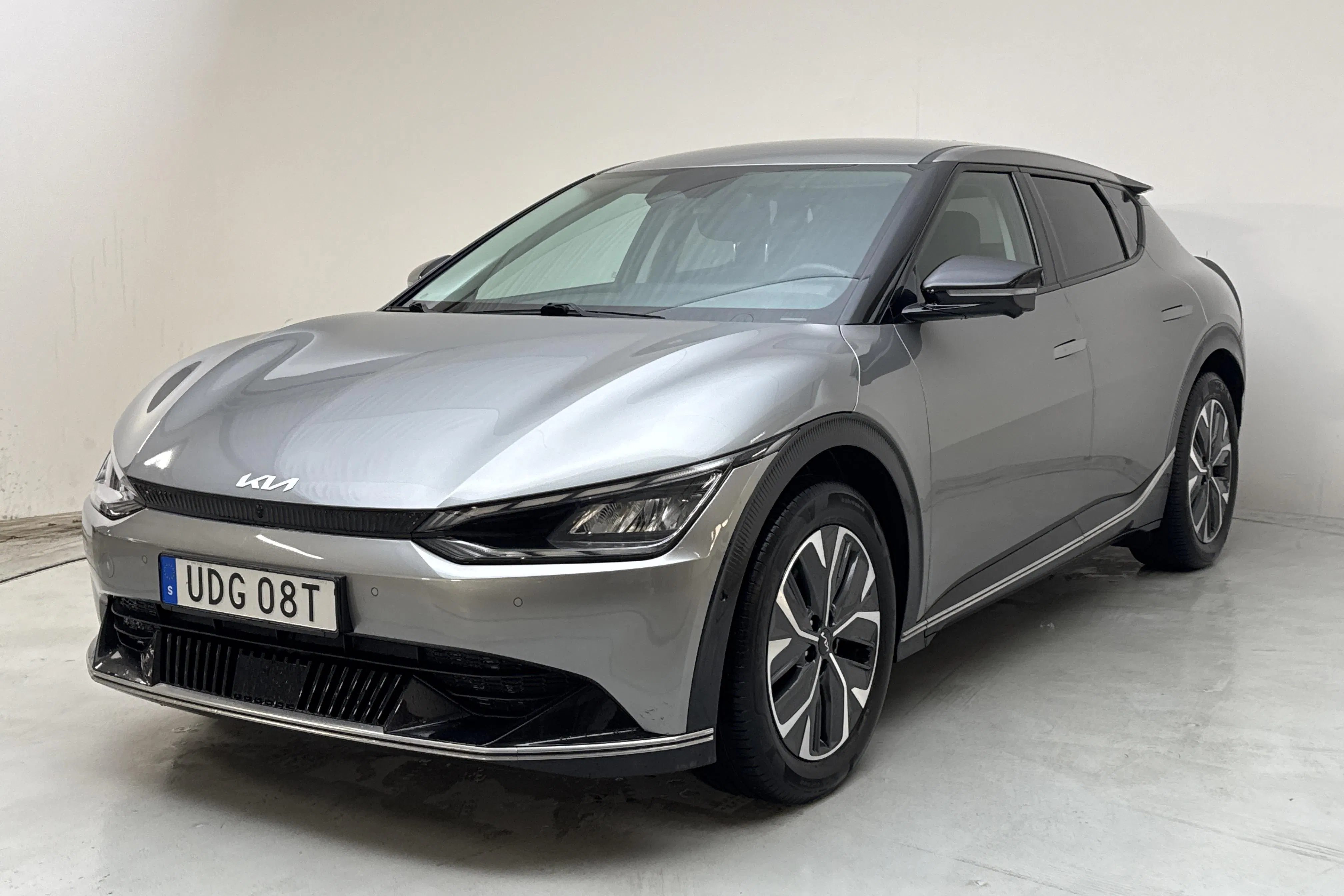 Presentationsfoto 1 av 17: KIA EV6 AWD (325hk) - 7 342 mil - Automat - grå - 2023