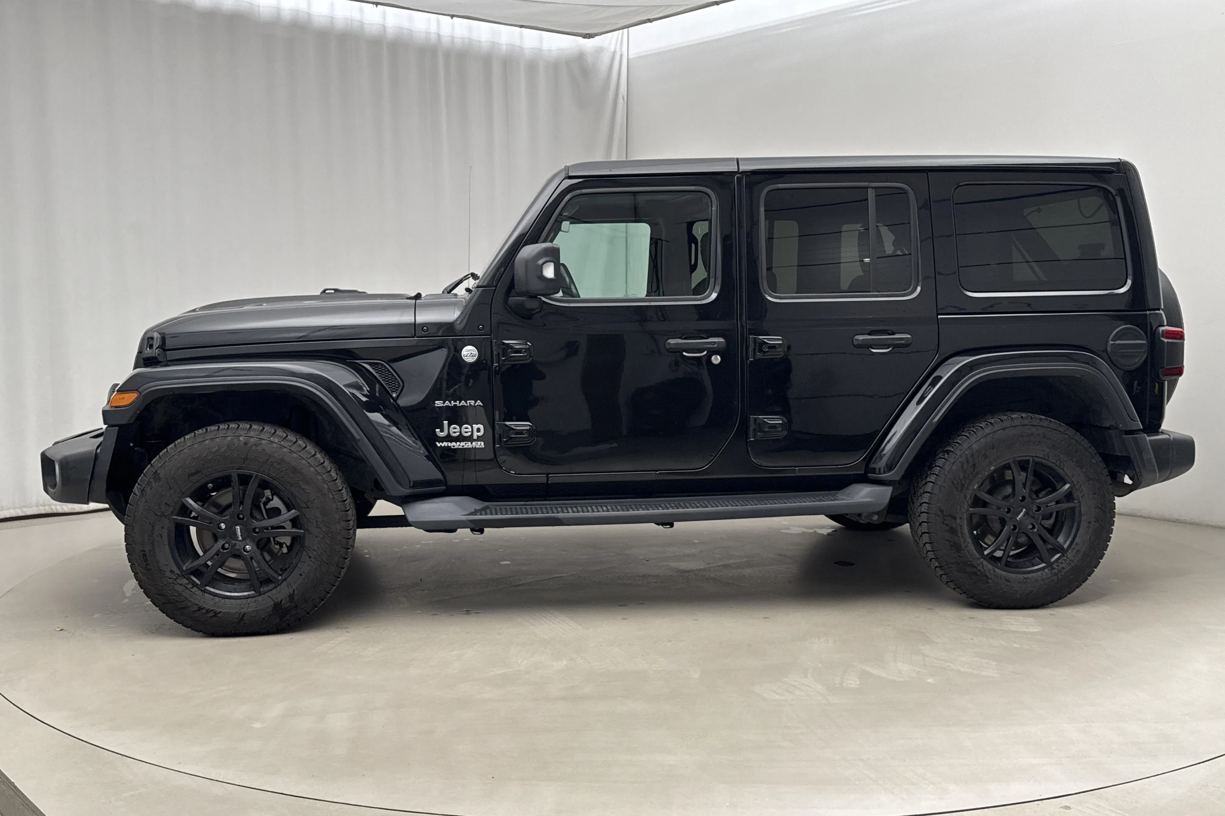 Presentationsfoto 2 av 18: Jeep Wrangler Unlimited 2.2D 4WD (200hk) - 8 010 mil - Automat - svart - 2020